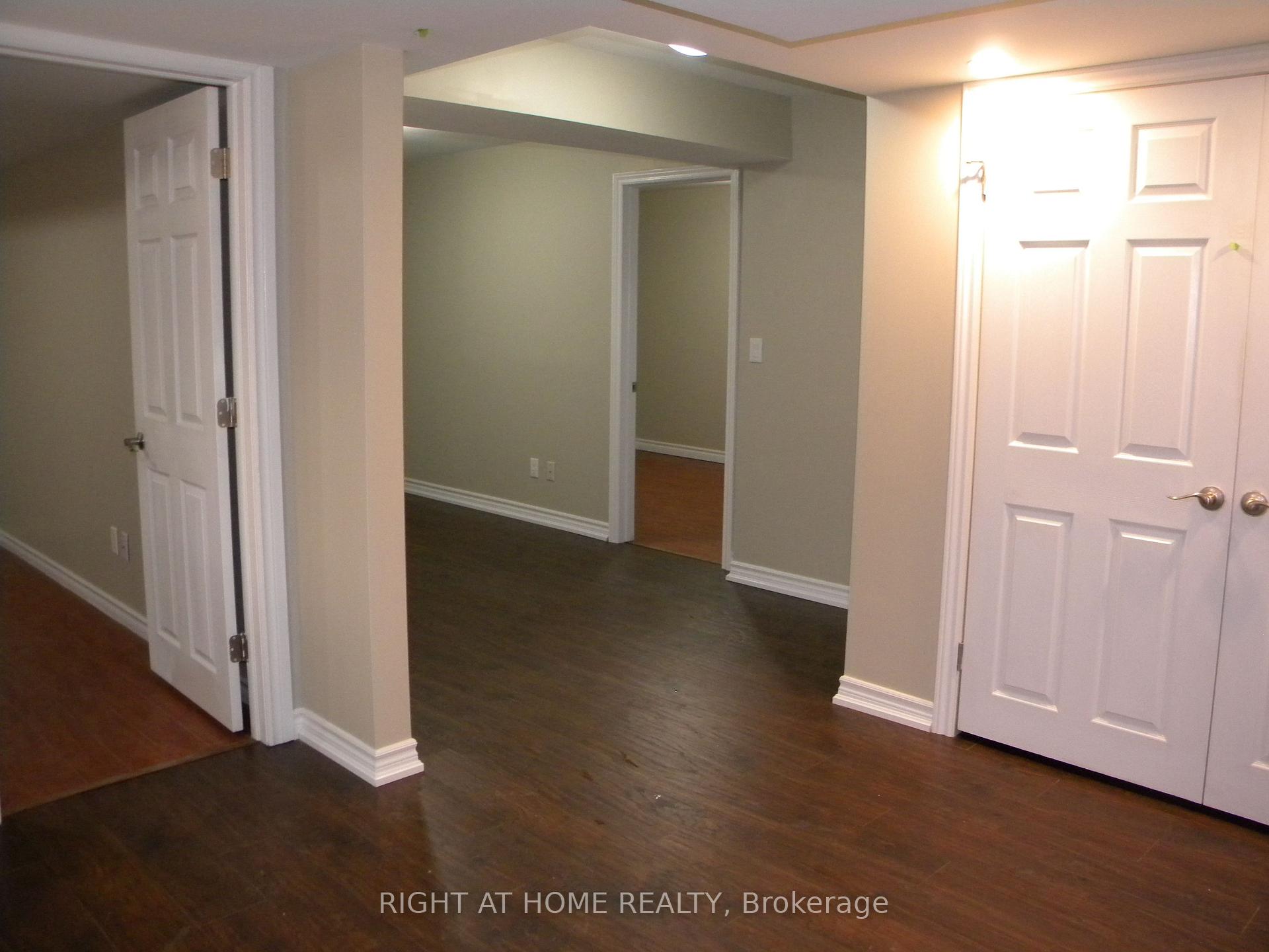 Photo 8 of Unit B, 42 Westminster Circle, Barrie, Innis-Shore — HOMEH