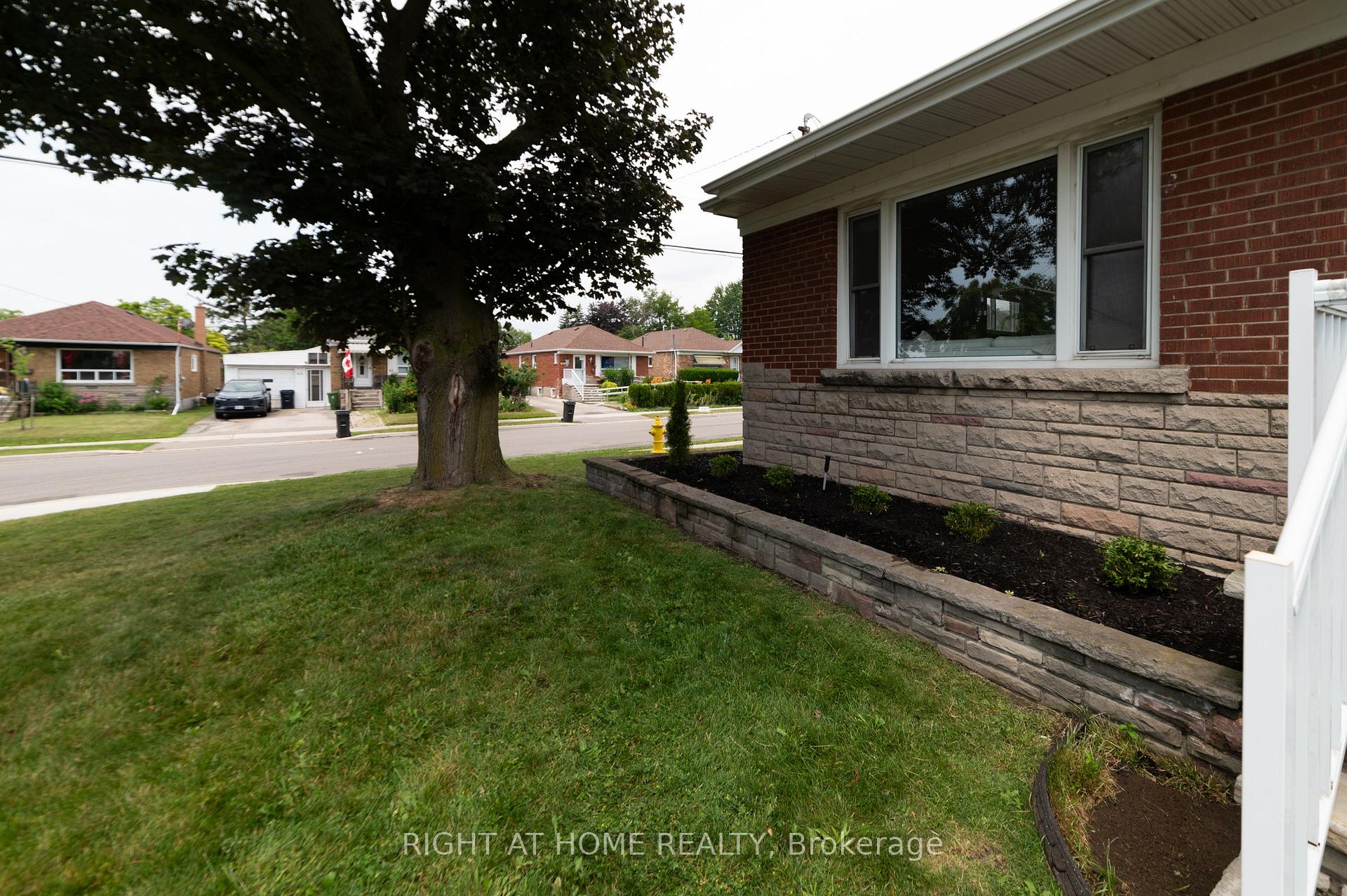 Photo 4 of 2 Midholm Drive, Scarborough, Ionview — HOMEH