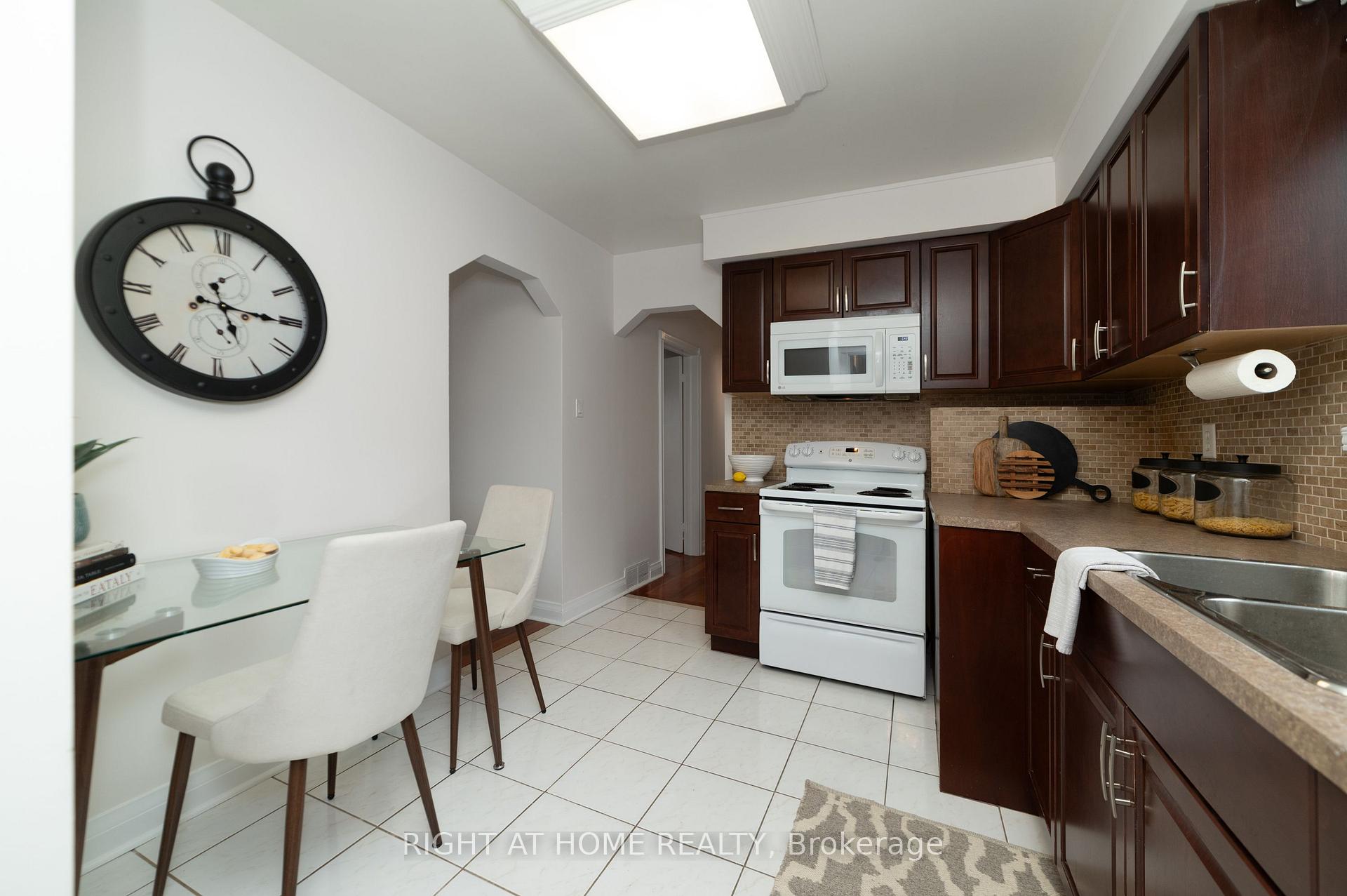 Photo 14 of 2 Midholm Drive, Scarborough, Ionview — HOMEH