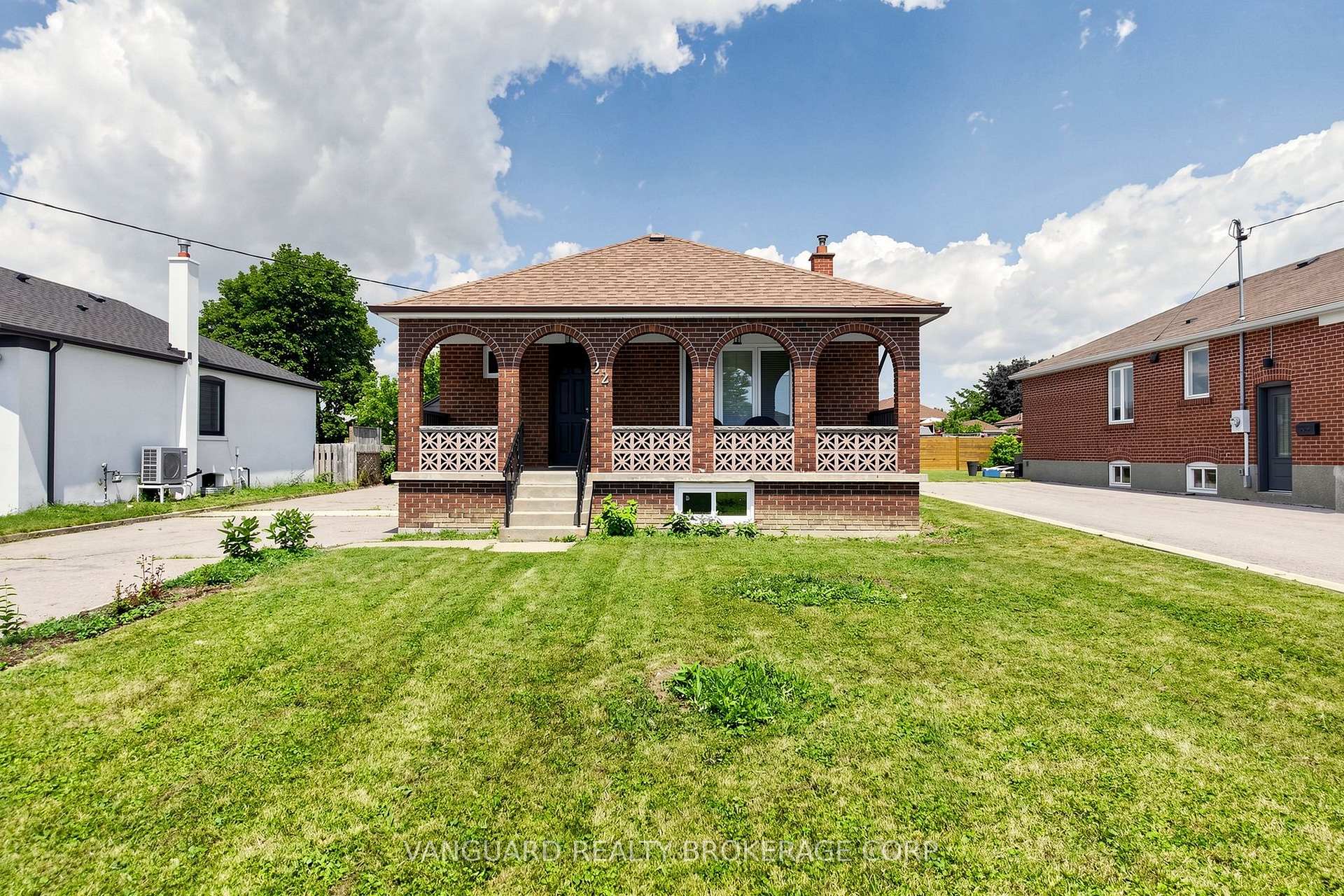Photo 1 of 22 Nash Drive, North York, Downsview-Roding-CFB — HOMEH