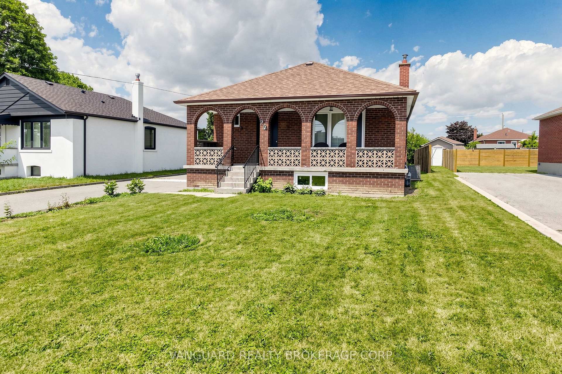 Photo 2 of 22 Nash Drive, North York, Downsview-Roding-CFB — HOMEH