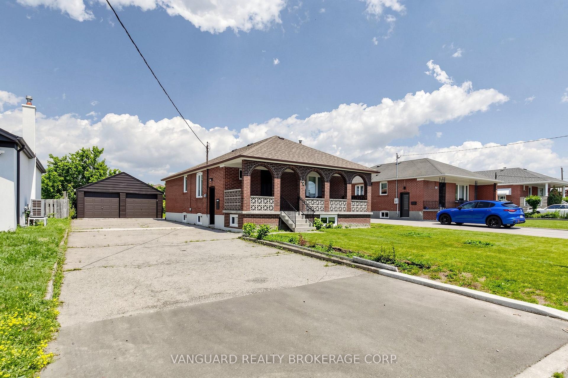 Photo 3 of 22 Nash Drive, North York, Downsview-Roding-CFB — HOMEH