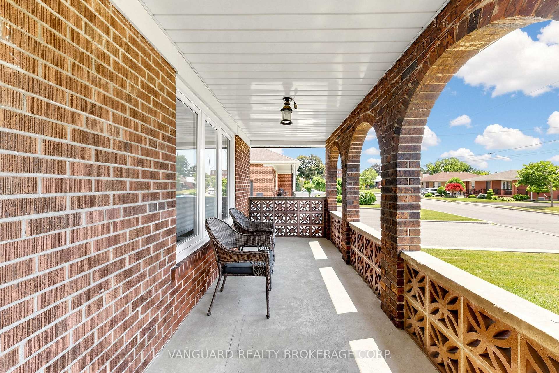 Photo 4 of 22 Nash Drive, North York, Downsview-Roding-CFB — HOMEH