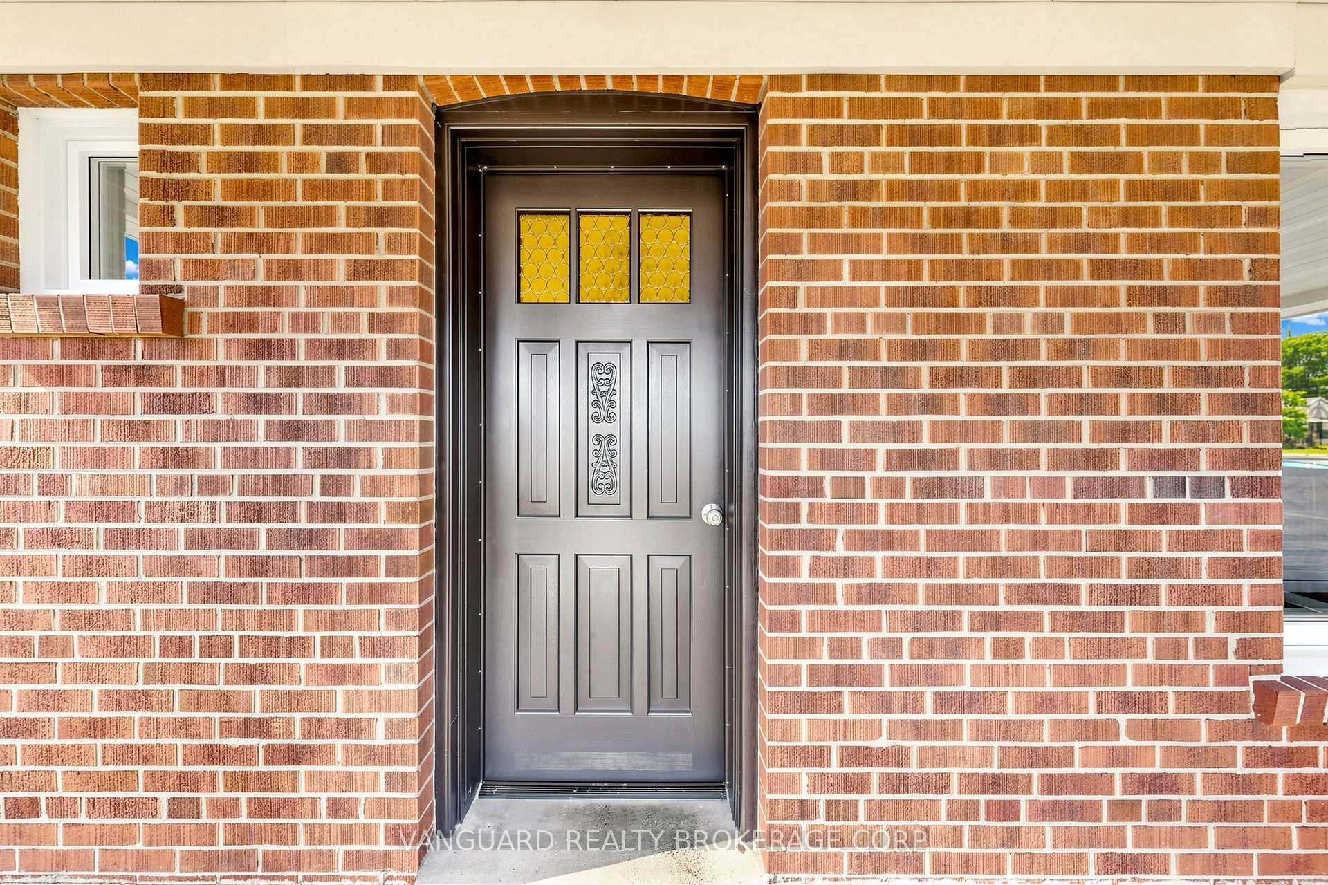 Photo 5 of 22 Nash Drive, North York, Downsview-Roding-CFB — HOMEH