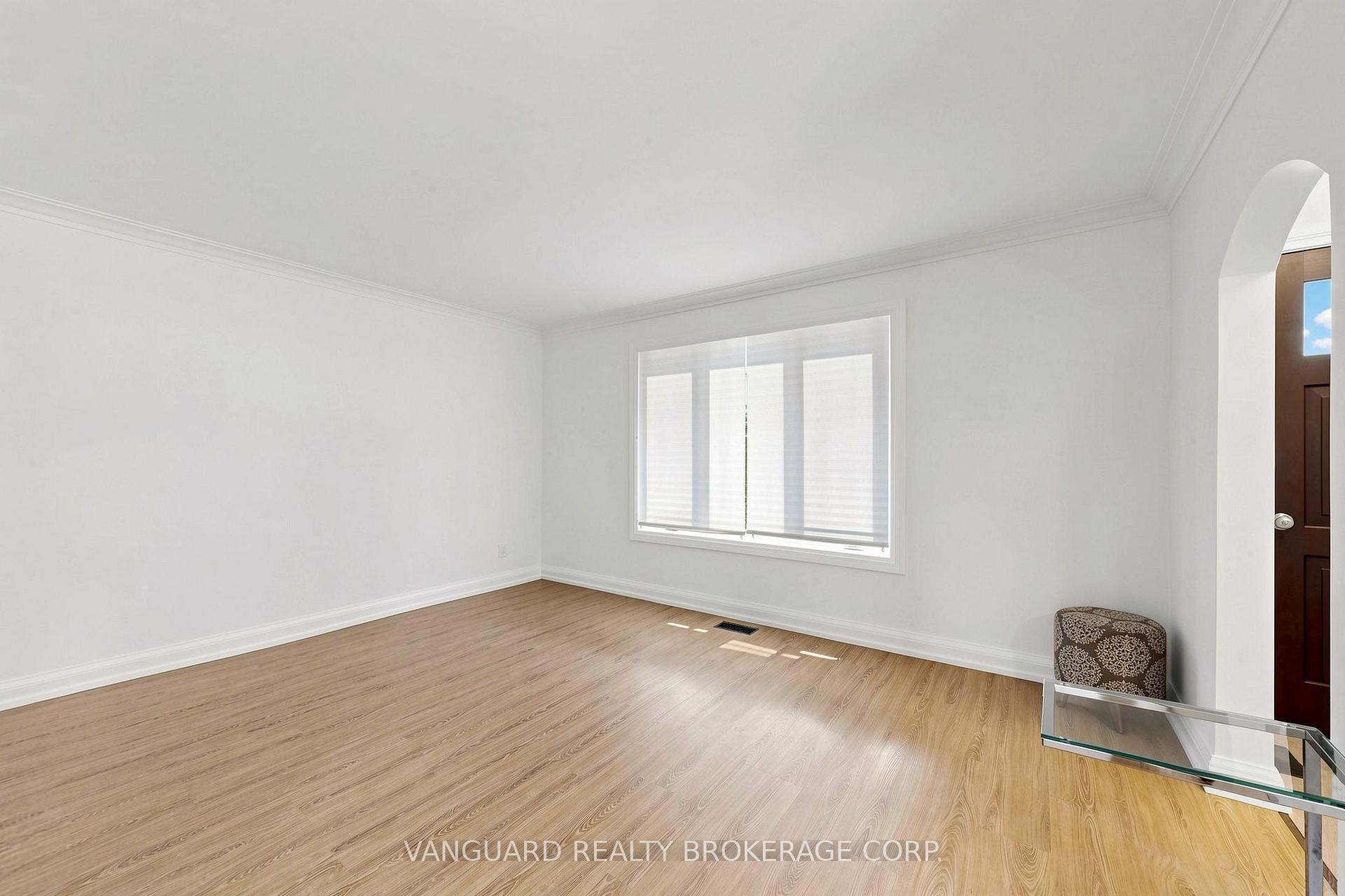 Photo 6 of 22 Nash Drive, North York, Downsview-Roding-CFB — HOMEH