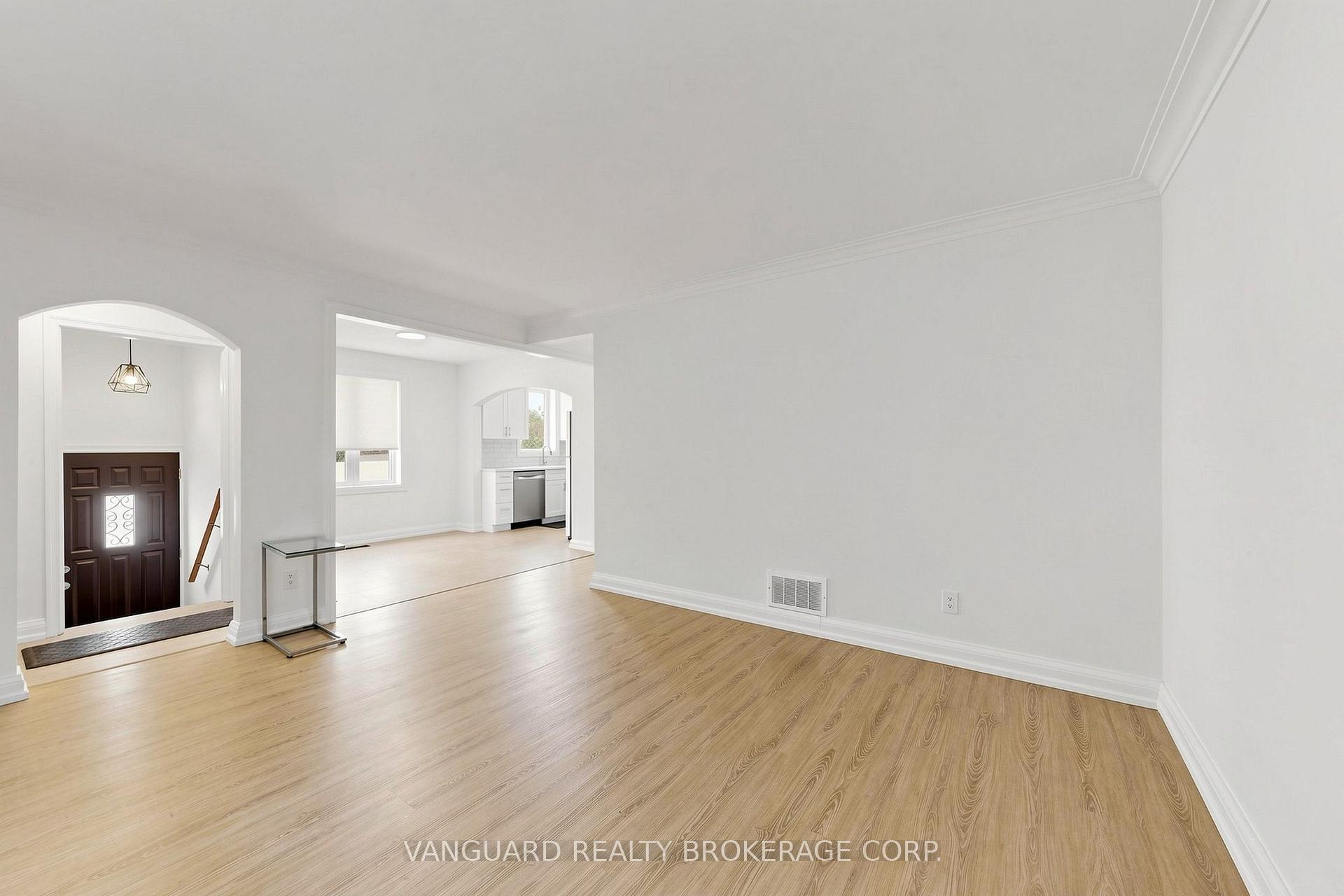 Photo 8 of 22 Nash Drive, North York, Downsview-Roding-CFB — HOMEH