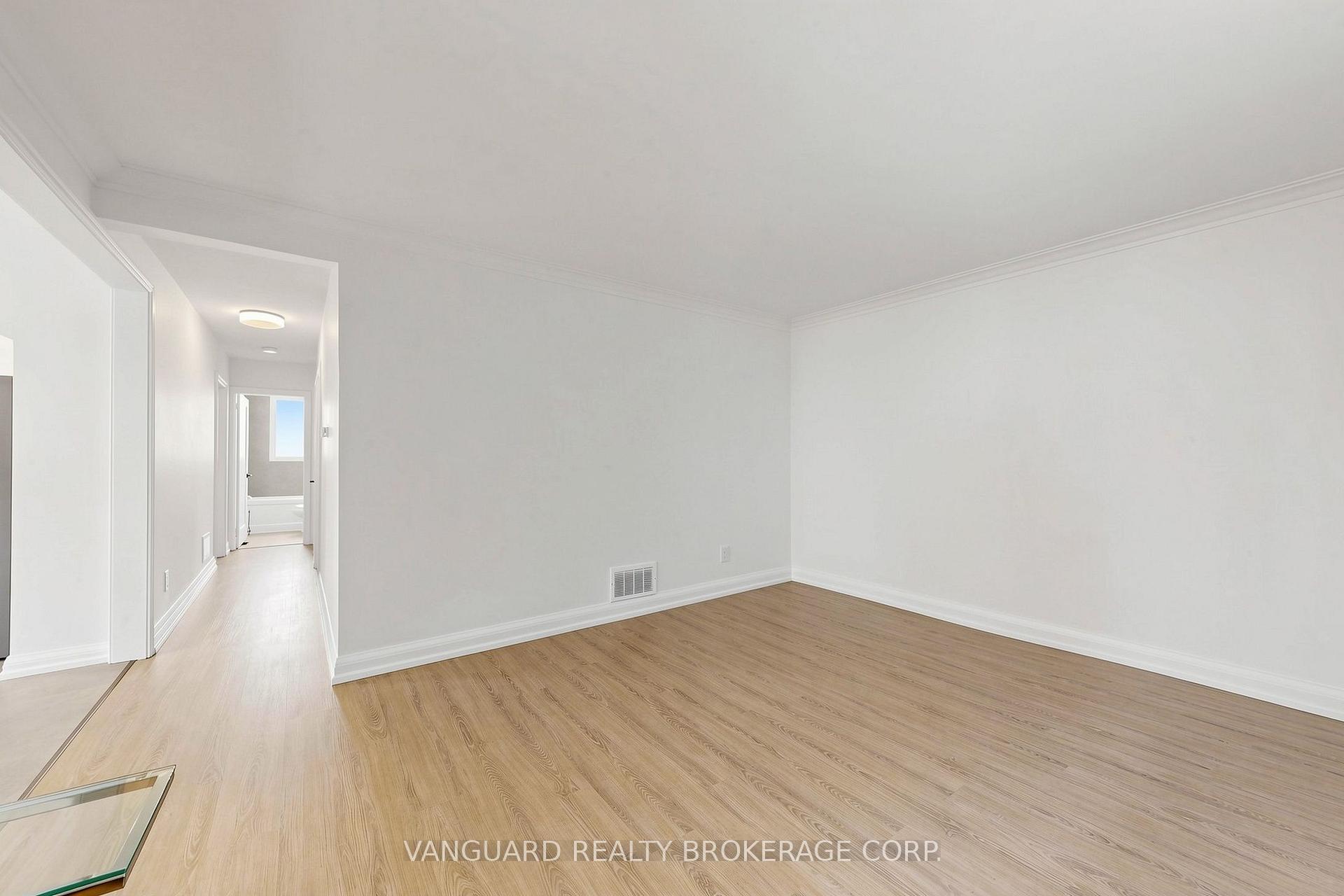 Photo 9 of 22 Nash Drive, North York, Downsview-Roding-CFB — HOMEH