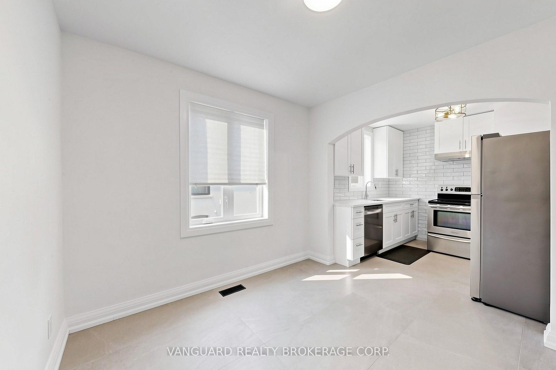 Photo 10 of 22 Nash Drive, North York, Downsview-Roding-CFB — HOMEH