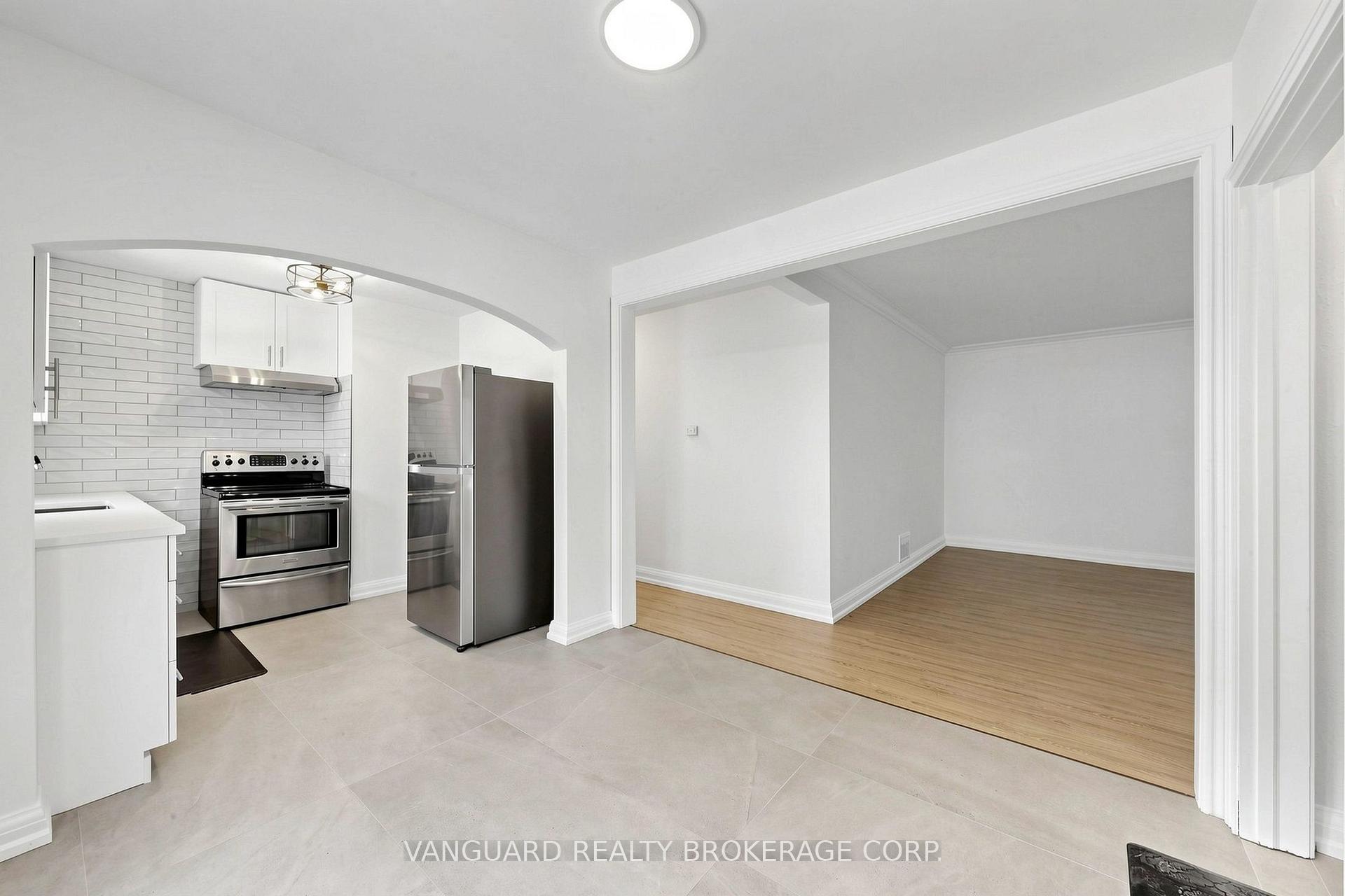 Photo 11 of 22 Nash Drive, North York, Downsview-Roding-CFB — HOMEH