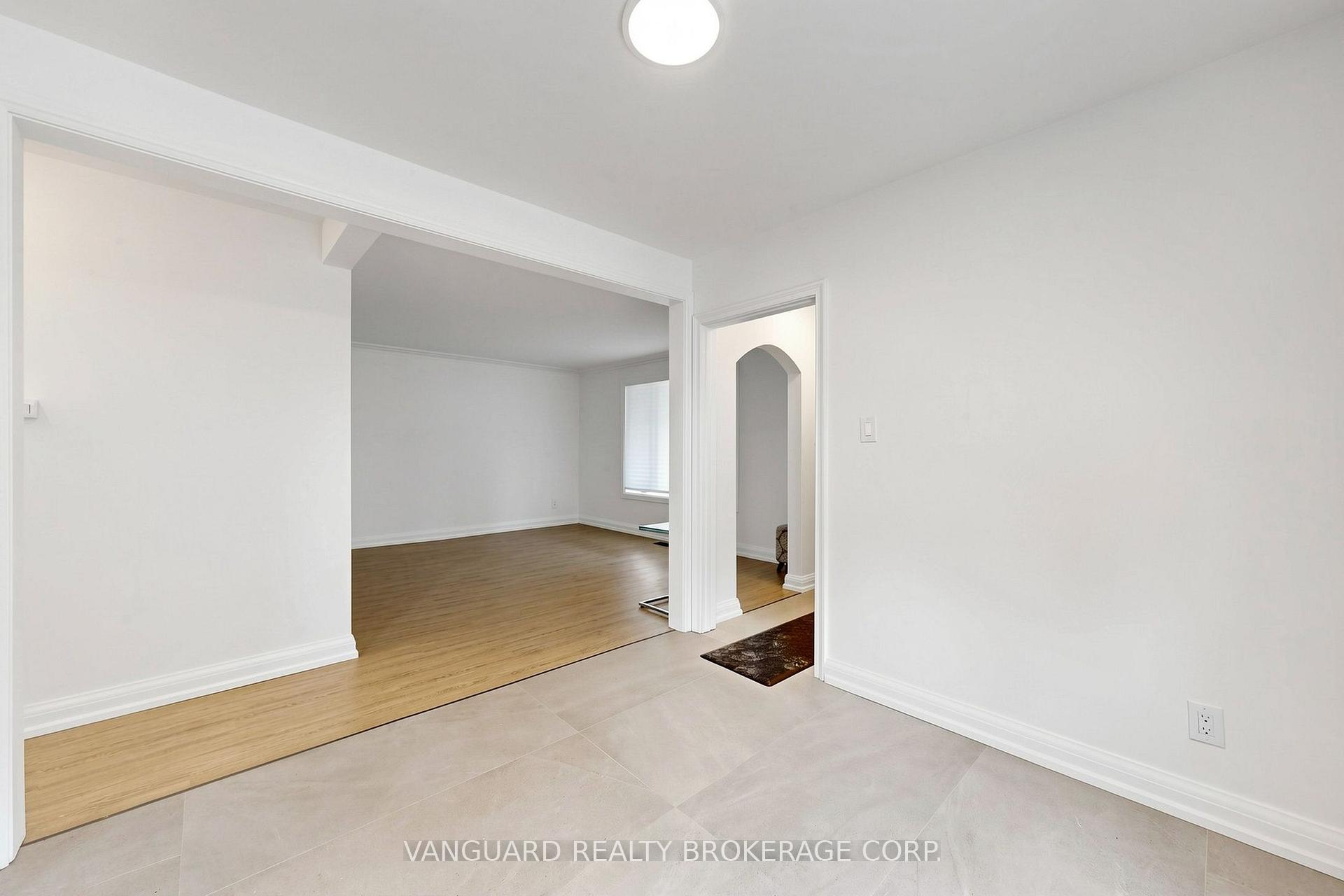 Photo 12 of 22 Nash Drive, North York, Downsview-Roding-CFB — HOMEH