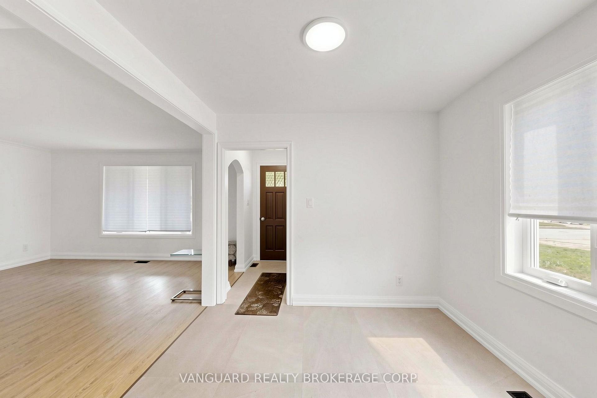 Photo 13 of 22 Nash Drive, North York, Downsview-Roding-CFB — HOMEH