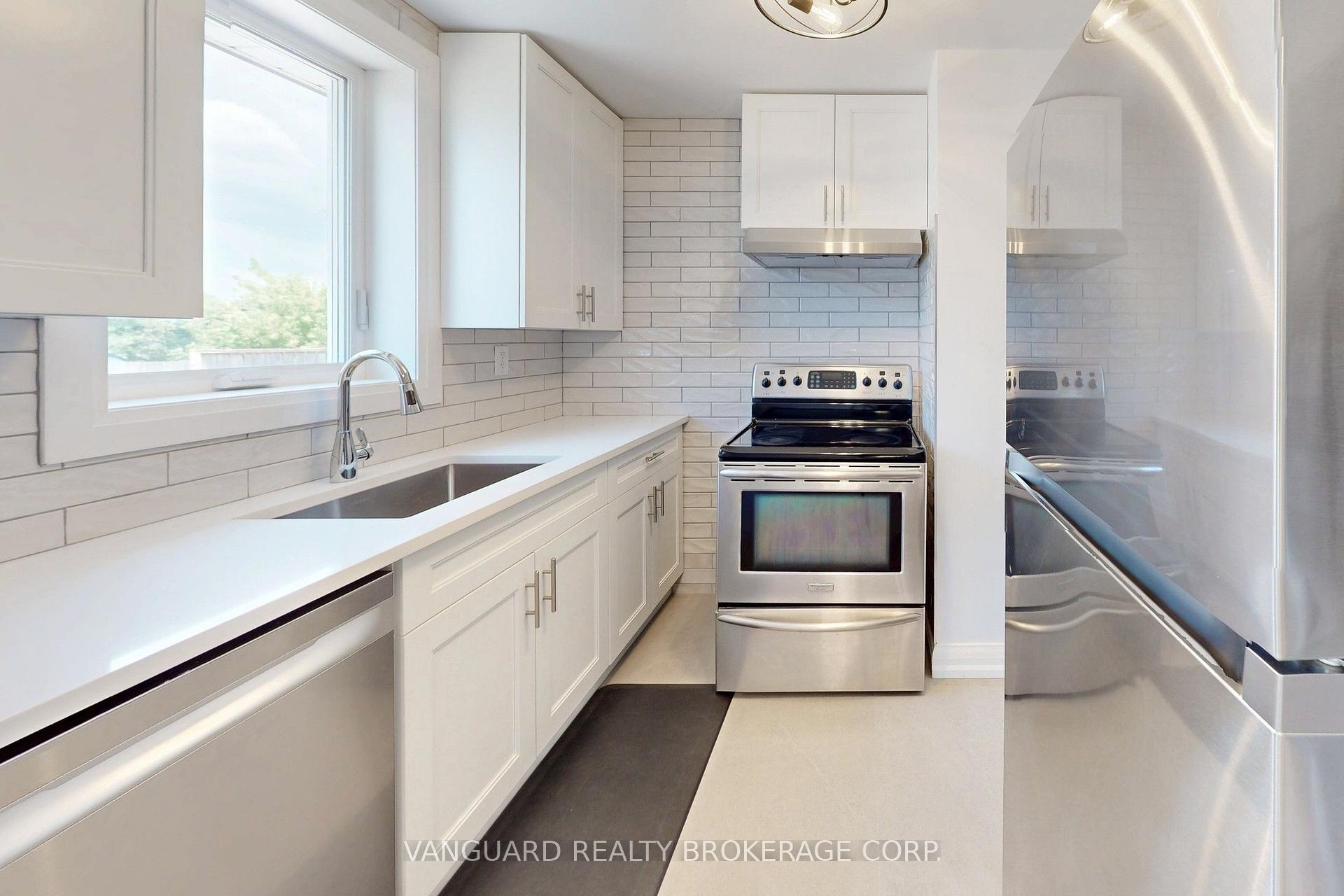 Photo 14 of 22 Nash Drive, North York, Downsview-Roding-CFB — HOMEH