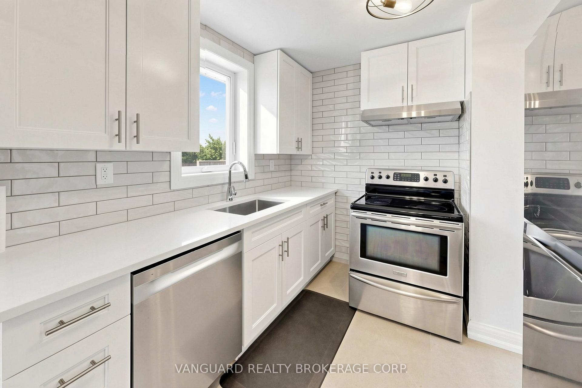 Photo 15 of 22 Nash Drive, North York, Downsview-Roding-CFB — HOMEH