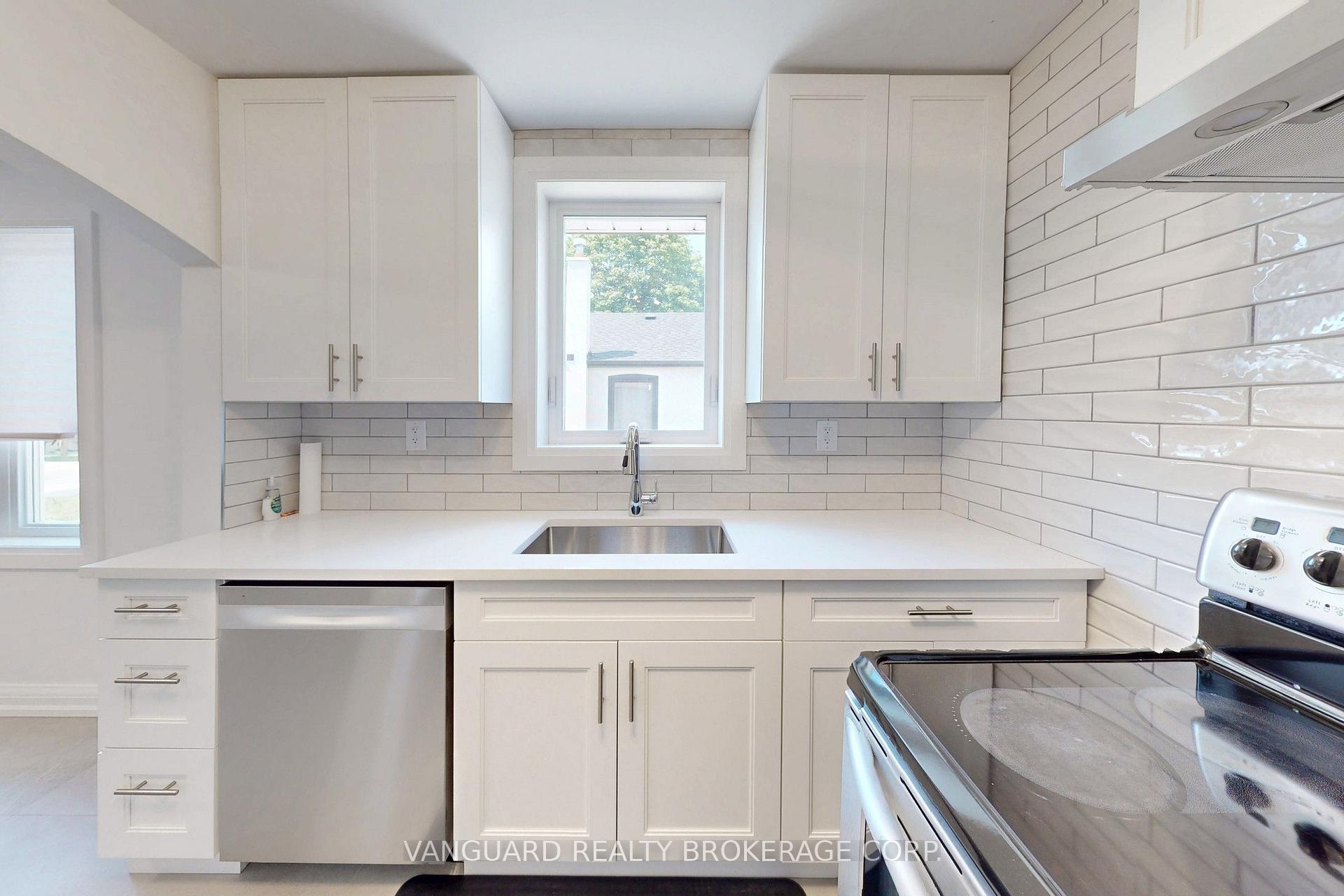 Photo 16 of 22 Nash Drive, North York, Downsview-Roding-CFB — HOMEH