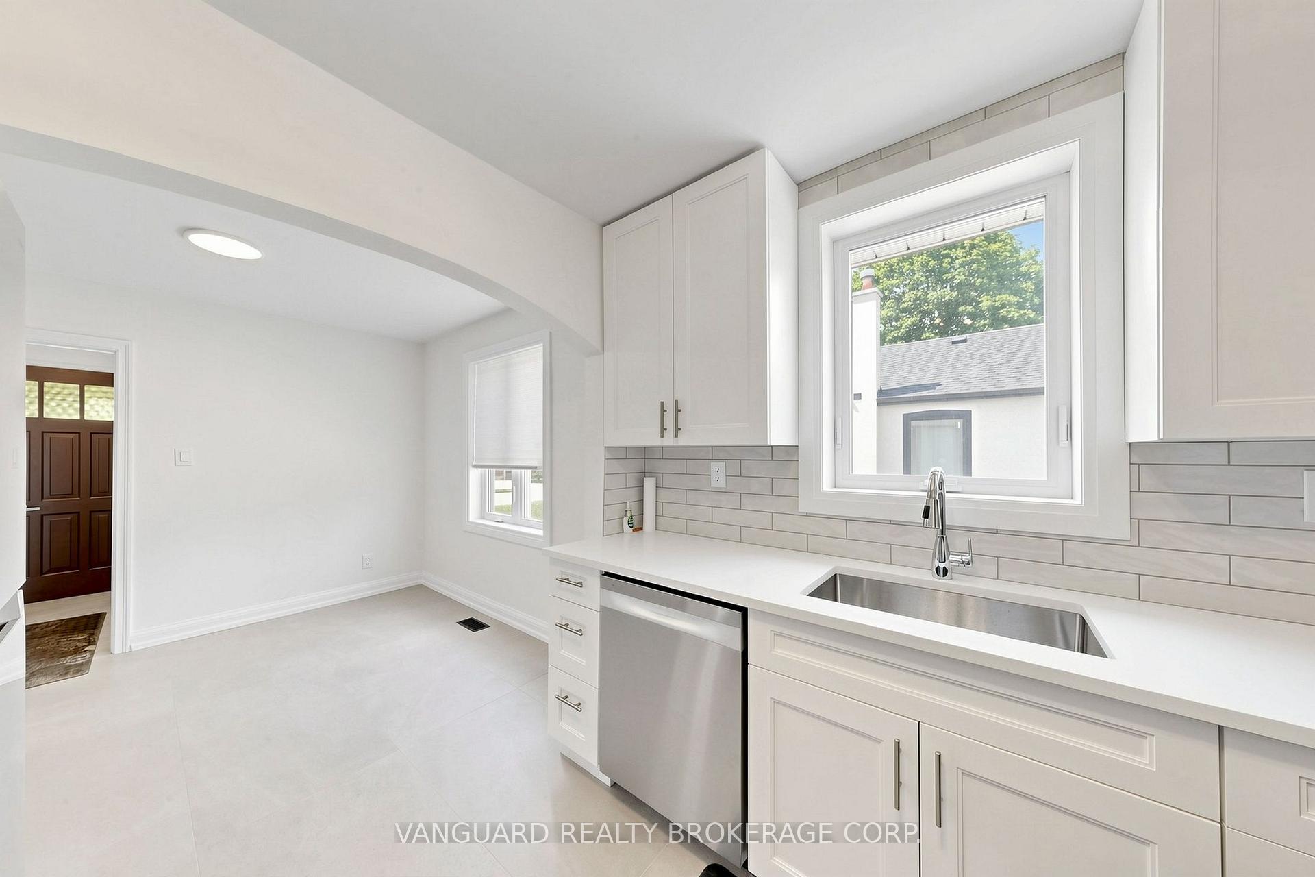 Photo 17 of 22 Nash Drive, North York, Downsview-Roding-CFB — HOMEH