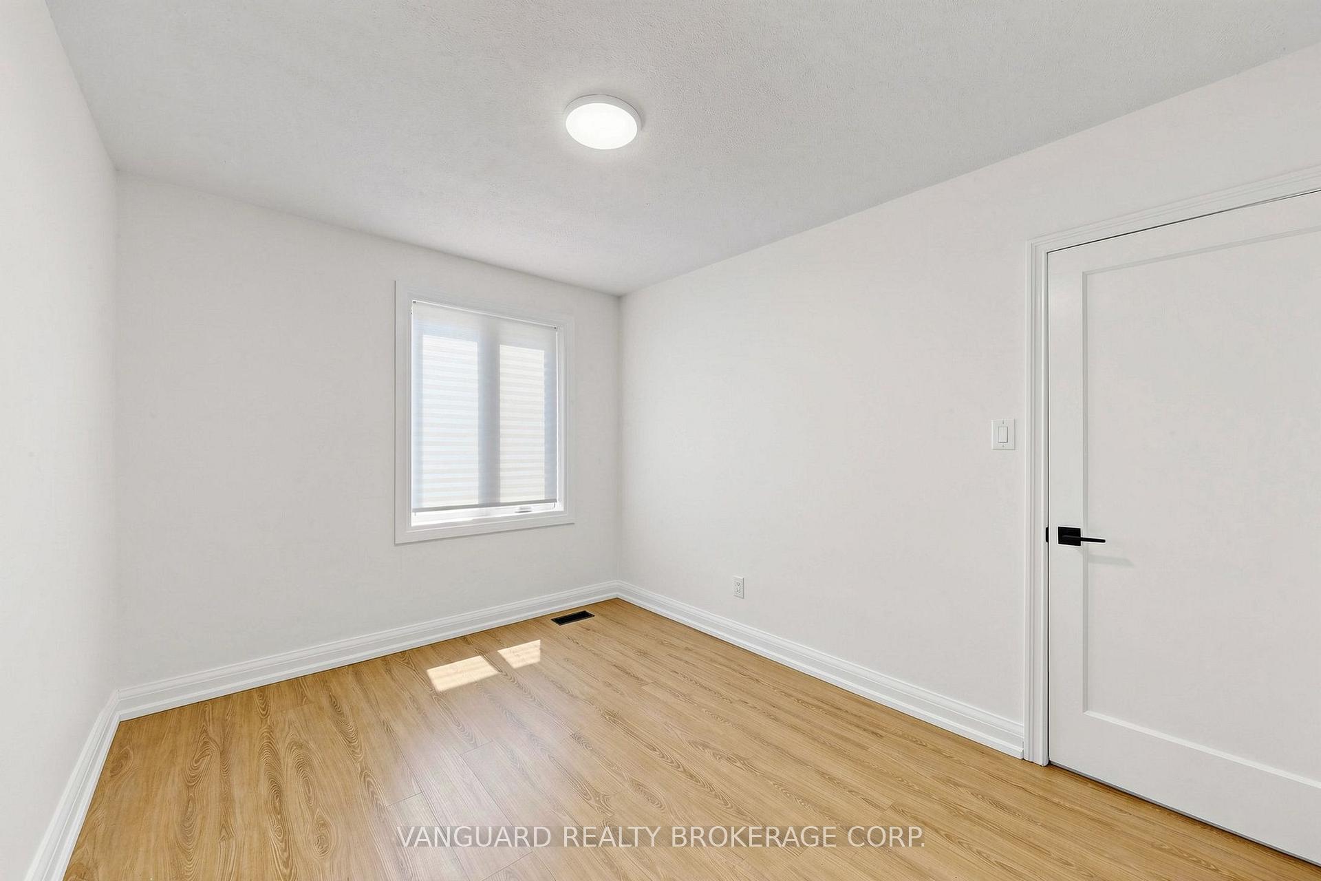Photo 19 of 22 Nash Drive, North York, Downsview-Roding-CFB — HOMEH
