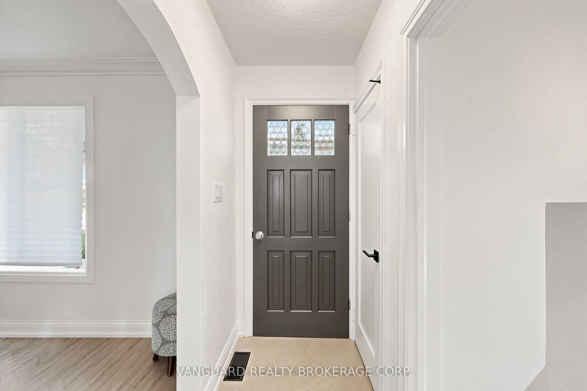 Photo 25 of 22 Nash Drive, North York, Downsview-Roding-CFB — HOMEH