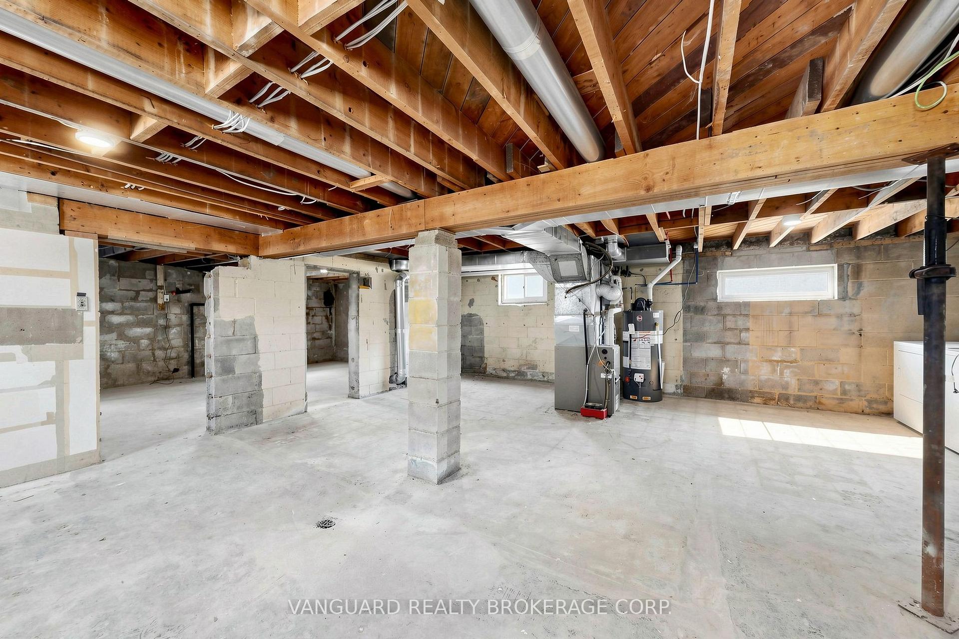 Photo 26 of 22 Nash Drive, North York, Downsview-Roding-CFB — HOMEH