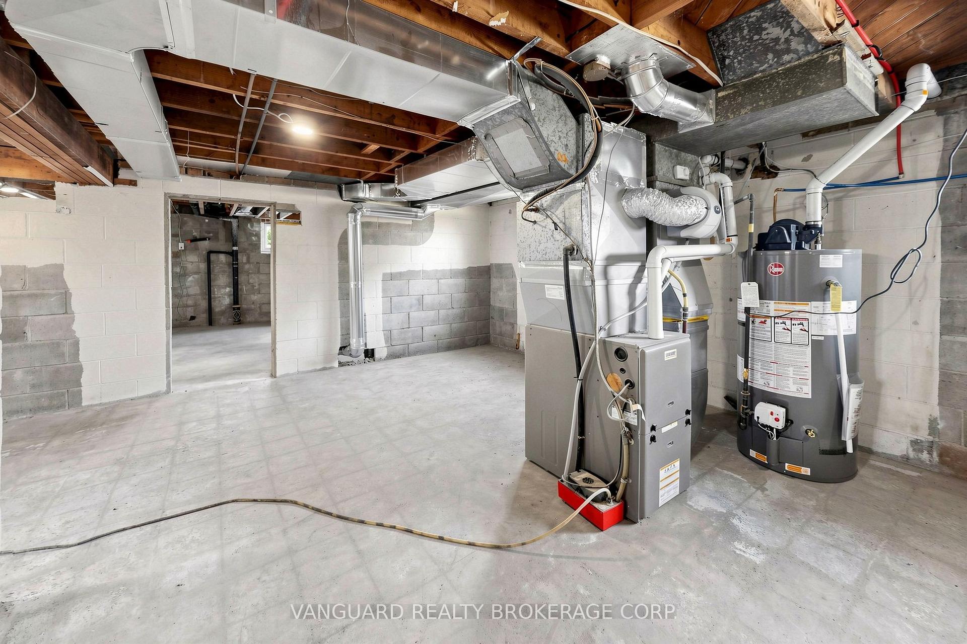 Photo 28 of 22 Nash Drive, North York, Downsview-Roding-CFB — HOMEH