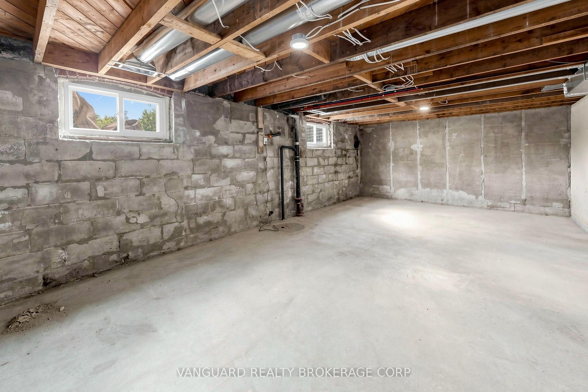 Photo 29 of 22 Nash Drive, North York, Downsview-Roding-CFB — HOMEH
