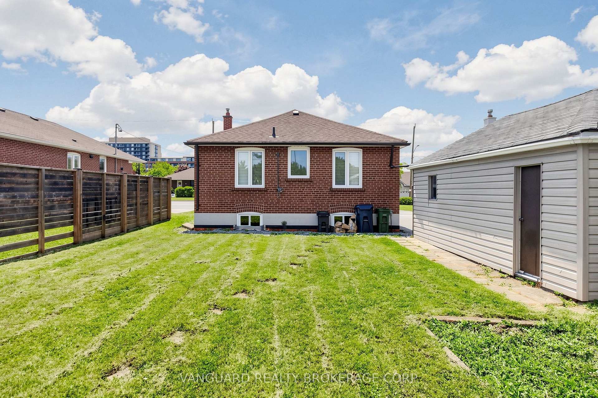 Photo 30 of 22 Nash Drive, North York, Downsview-Roding-CFB — HOMEH