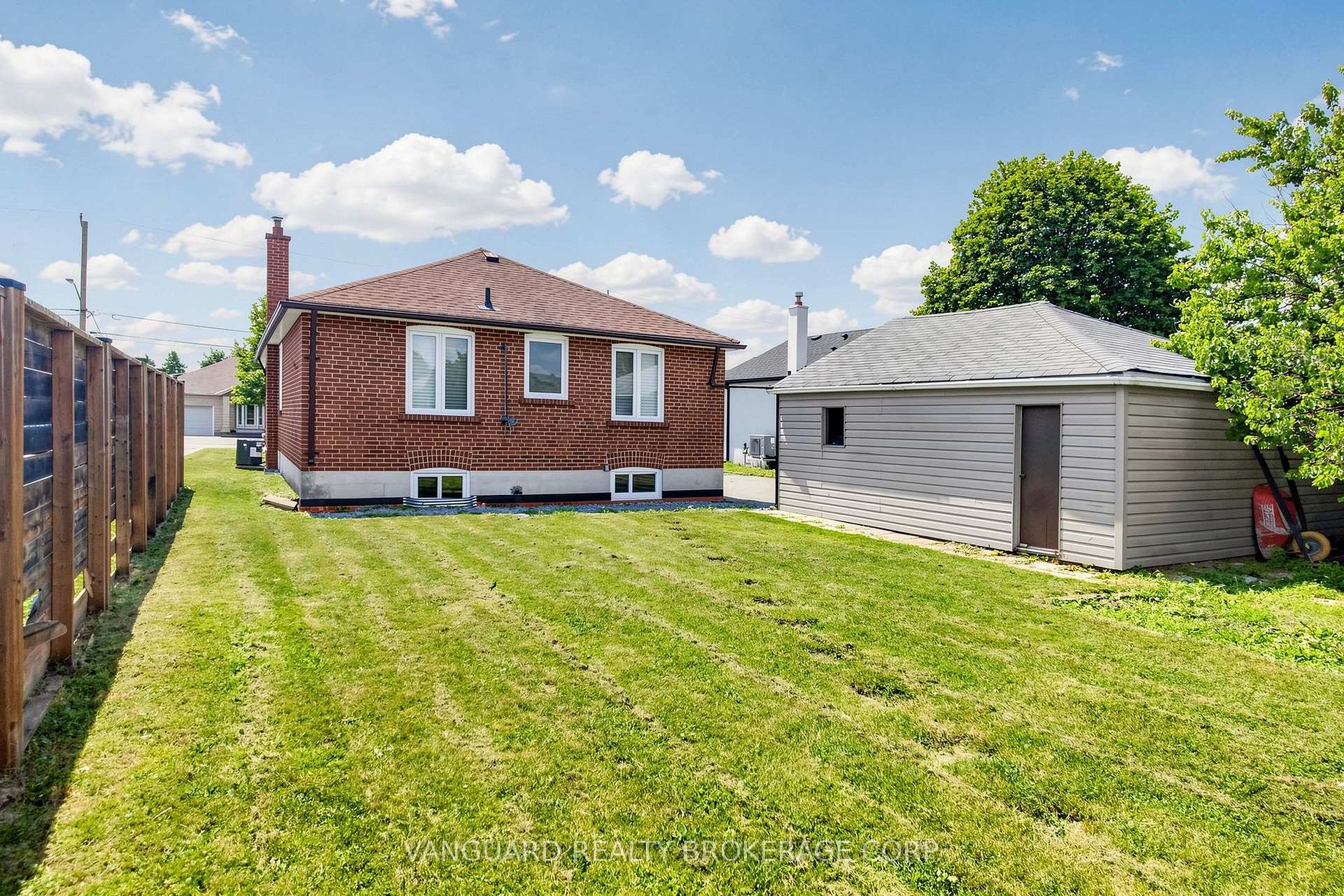 Photo 31 of 22 Nash Drive, North York, Downsview-Roding-CFB — HOMEH
