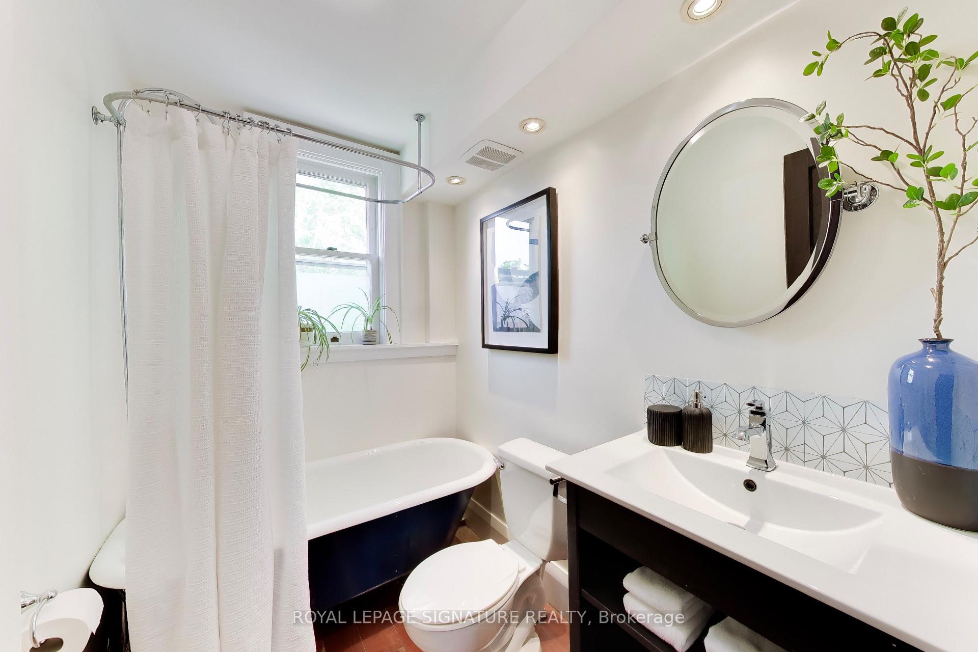 Photo 16 of 2102 Gerrard Street E, Toronto, East End-Danforth — HOMEH