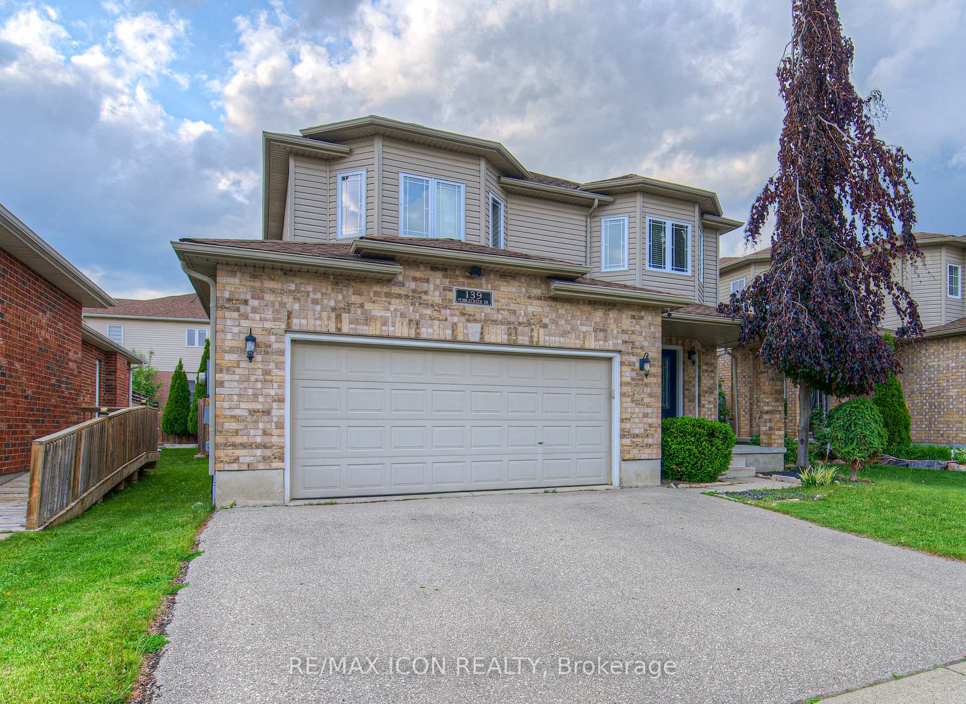 Photo 2 of 139 Pebblecreek Drive, Kitchener, Grand River South — HOMEH