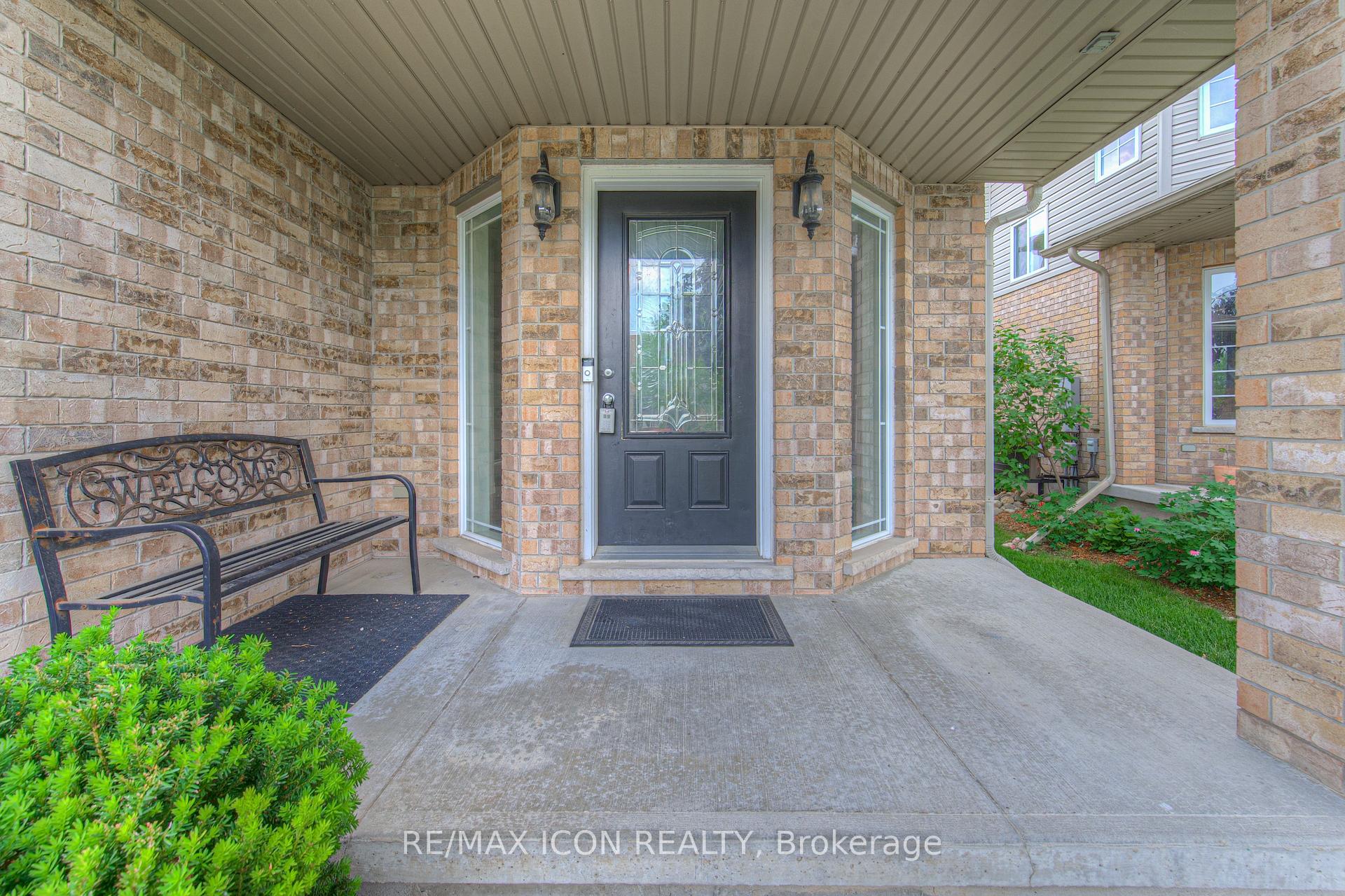 Photo 3 of 139 Pebblecreek Drive, Kitchener, Grand River South — HOMEH