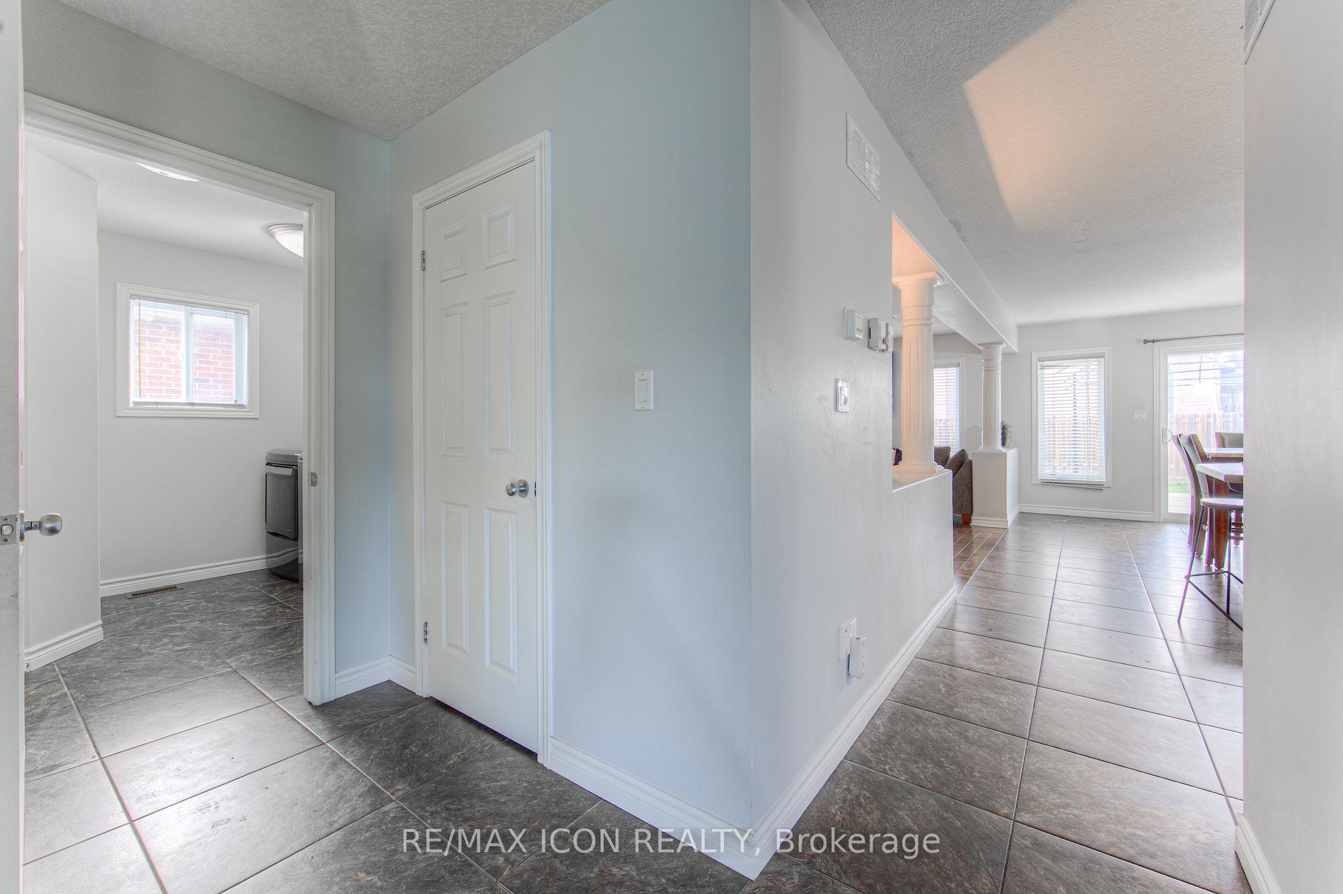 Photo 6 of 139 Pebblecreek Drive, Kitchener, Grand River South — HOMEH
