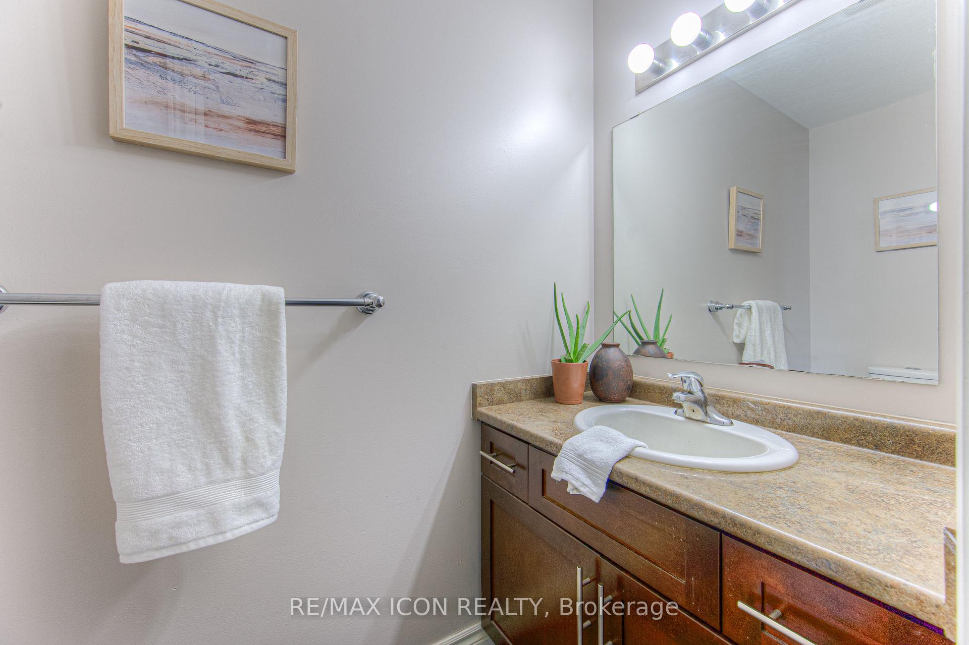 Photo 7 of 139 Pebblecreek Drive, Kitchener, Grand River South — HOMEH