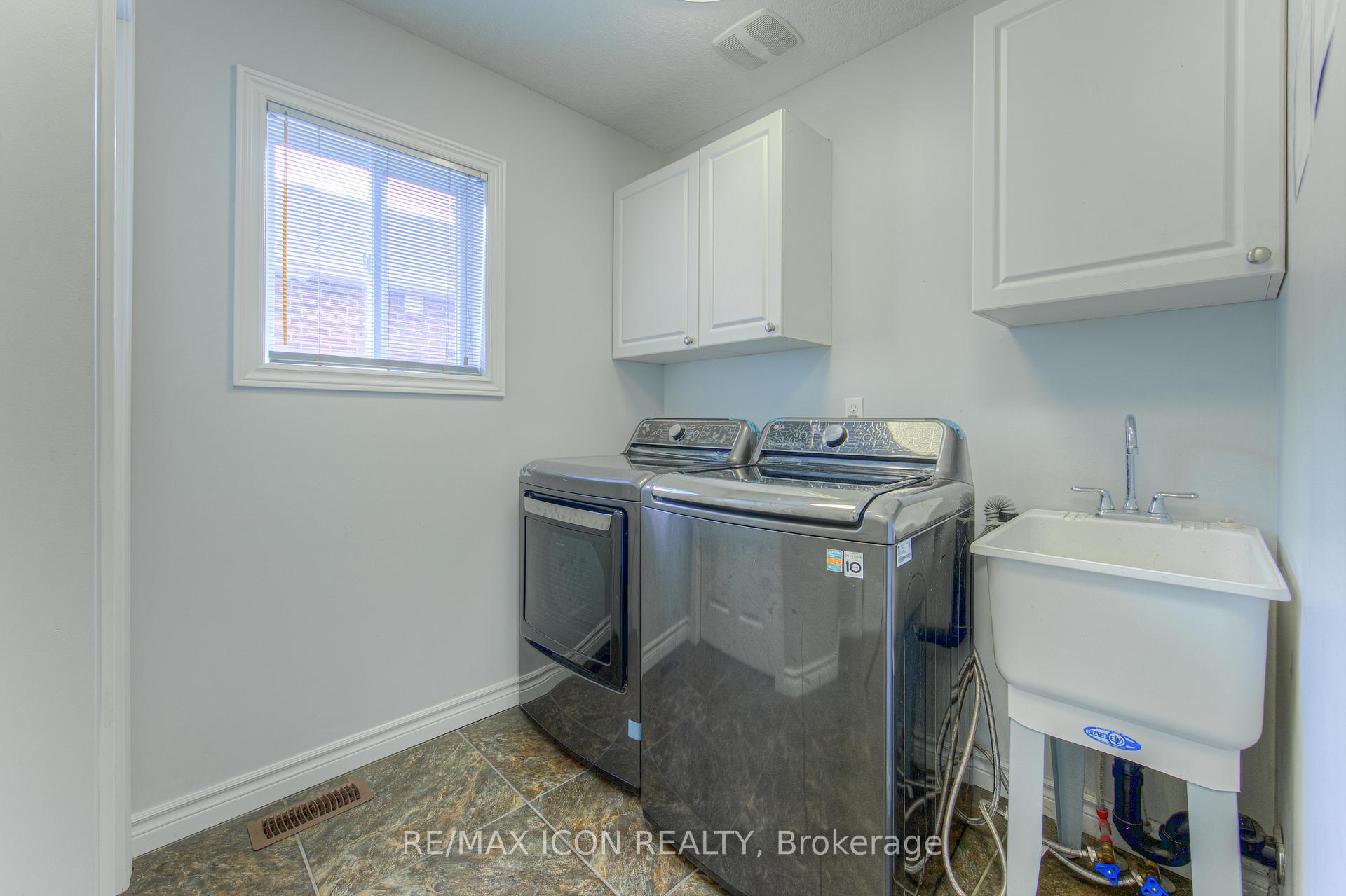 Photo 8 of 139 Pebblecreek Drive, Kitchener, Grand River South — HOMEH