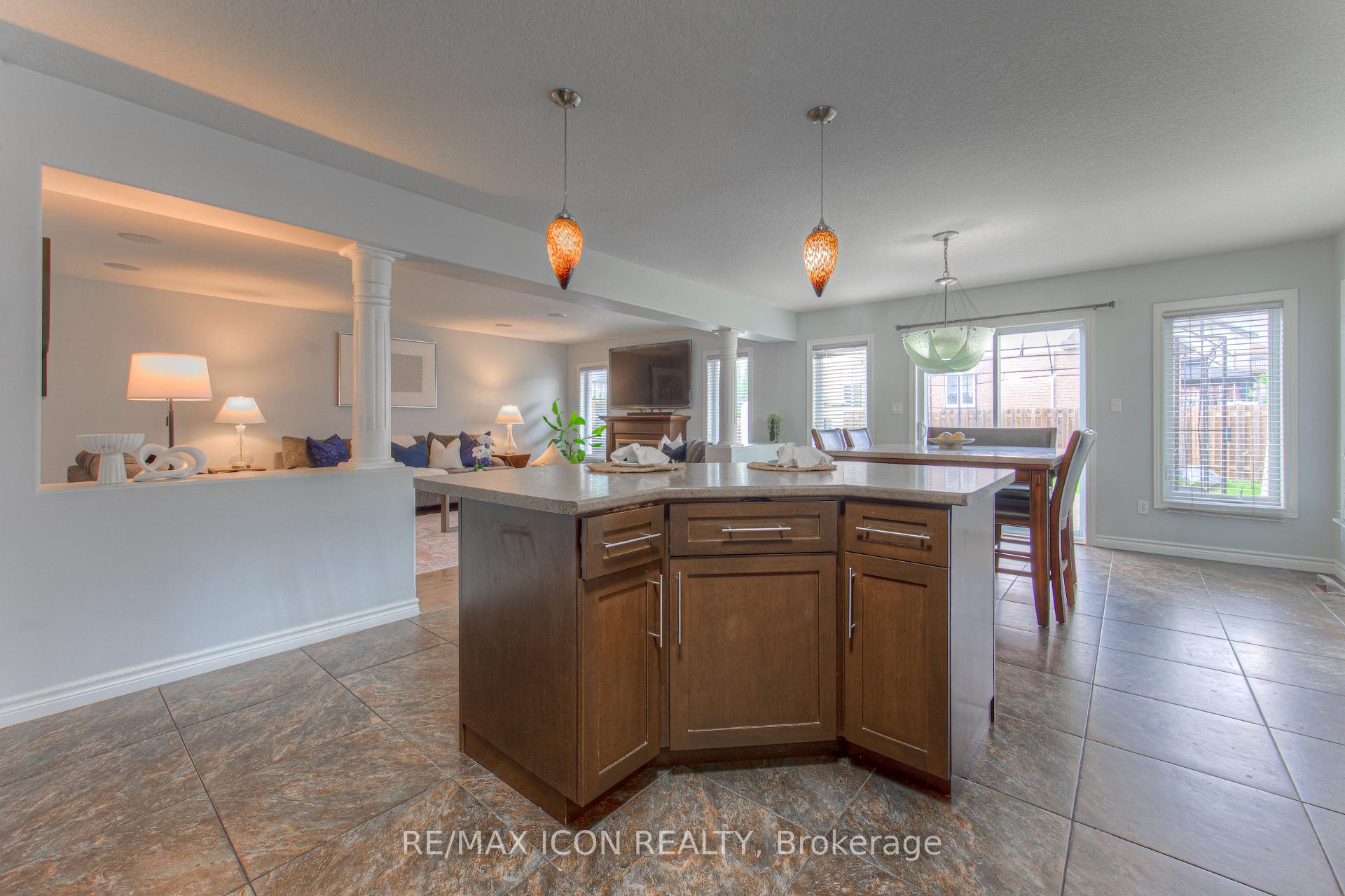 Photo 11 of 139 Pebblecreek Drive, Kitchener, Grand River South — HOMEH