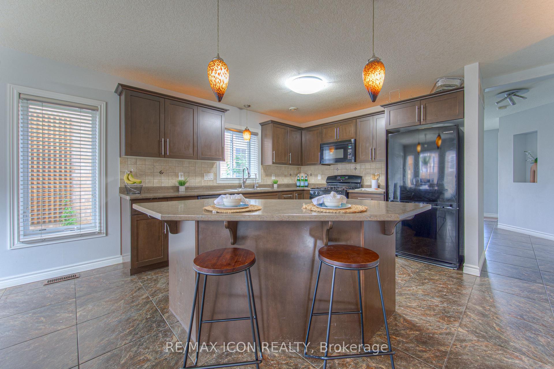Photo 12 of 139 Pebblecreek Drive, Kitchener, Grand River South — HOMEH
