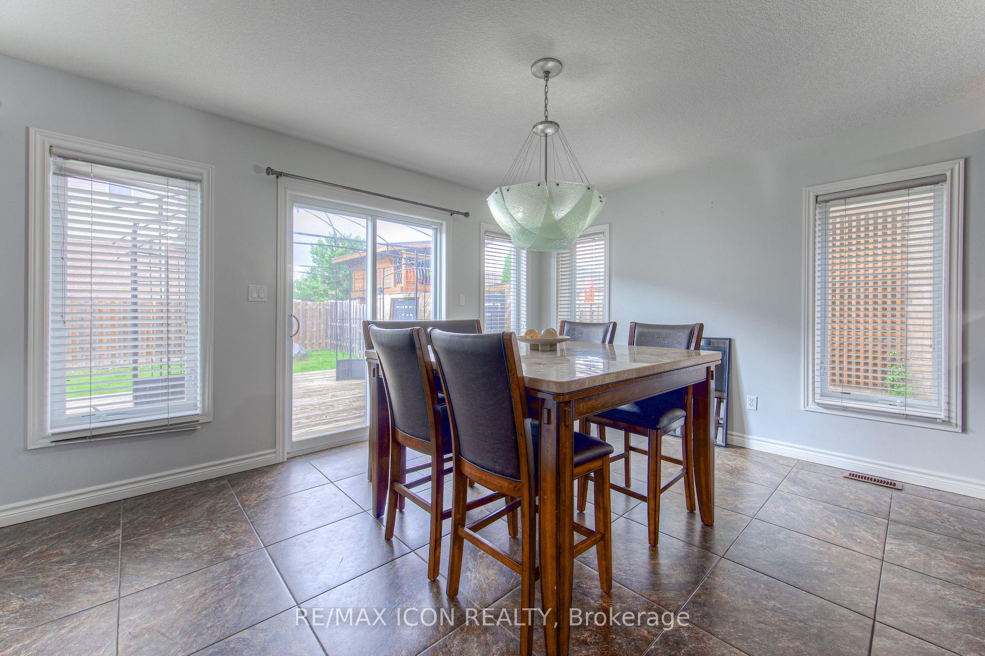 Photo 13 of 139 Pebblecreek Drive, Kitchener, Grand River South — HOMEH