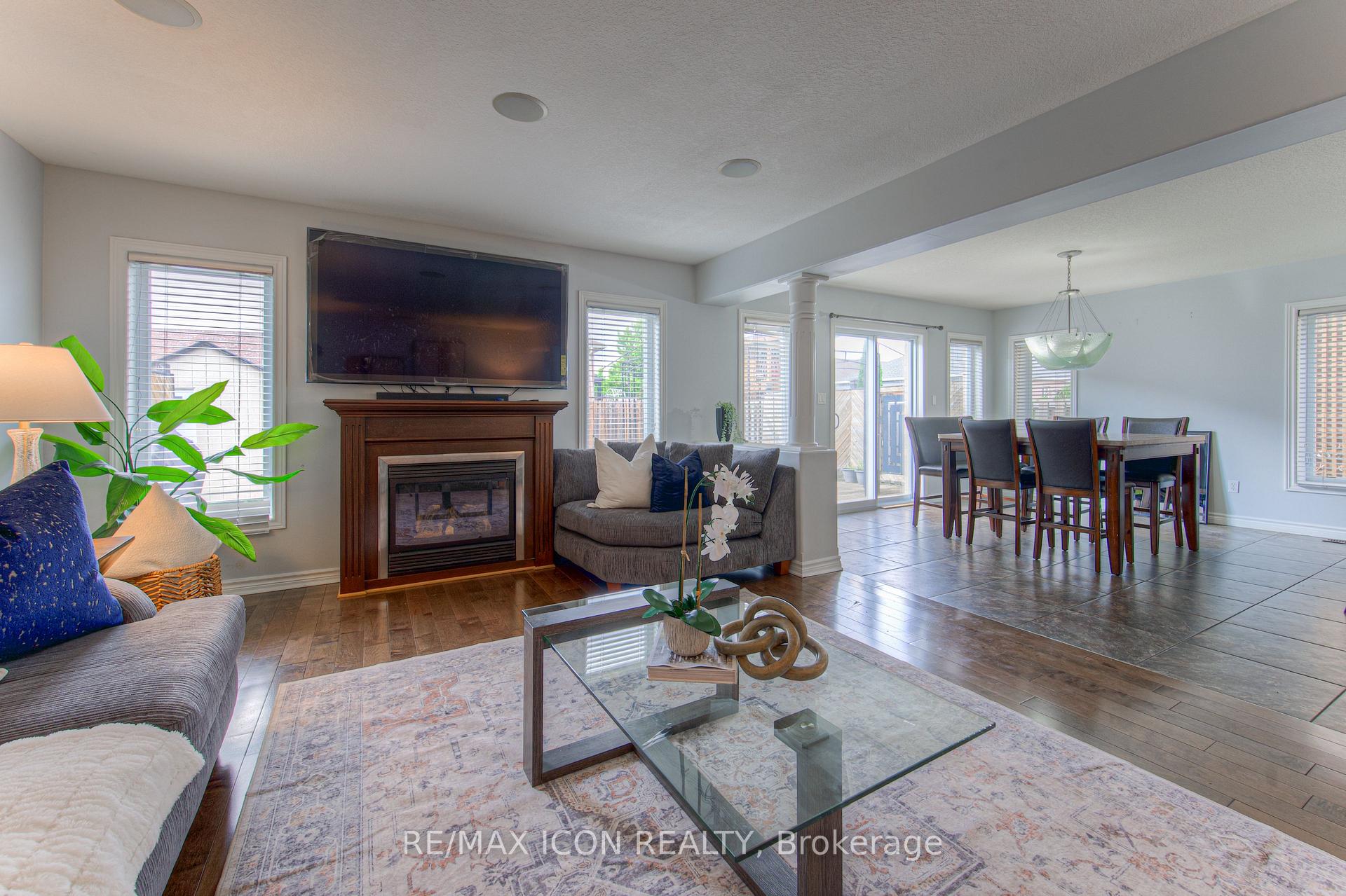 Photo 18 of 139 Pebblecreek Drive, Kitchener, Grand River South — HOMEH