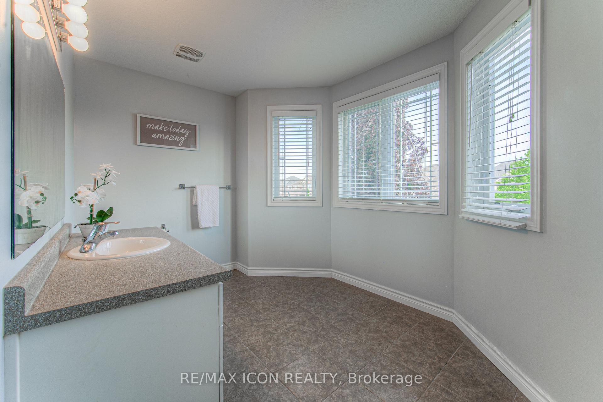 Photo 19 of 139 Pebblecreek Drive, Kitchener, Grand River South — HOMEH