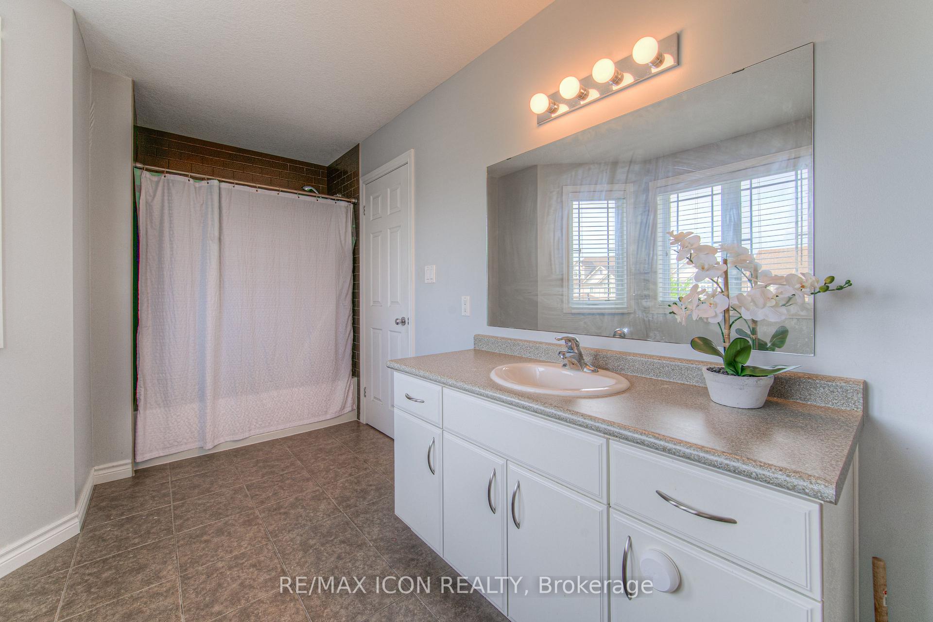 Photo 20 of 139 Pebblecreek Drive, Kitchener, Grand River South — HOMEH