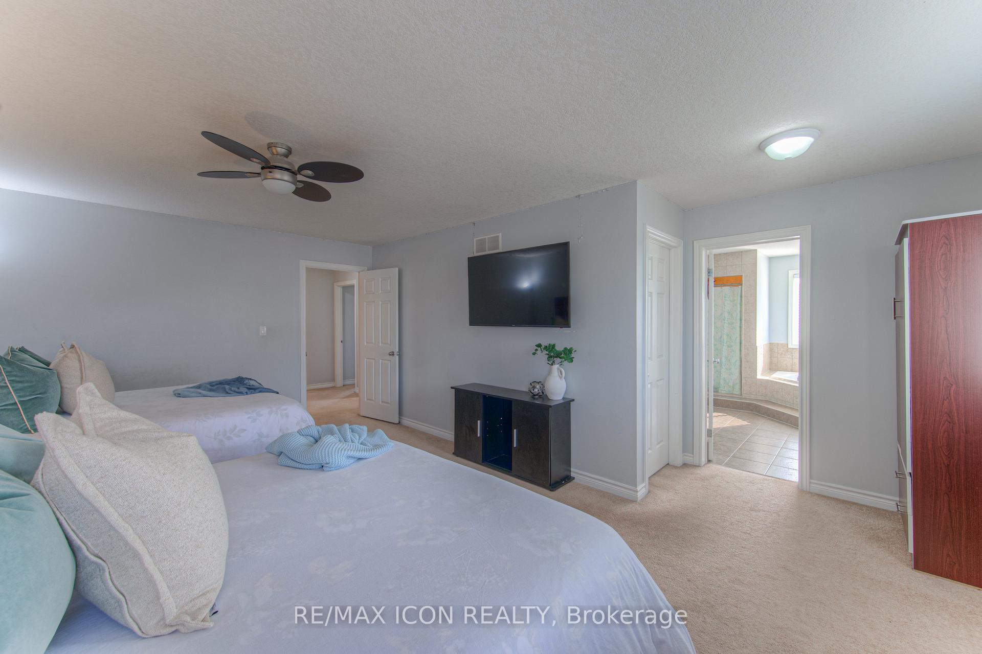 Photo 24 of 139 Pebblecreek Drive, Kitchener, Grand River South — HOMEH