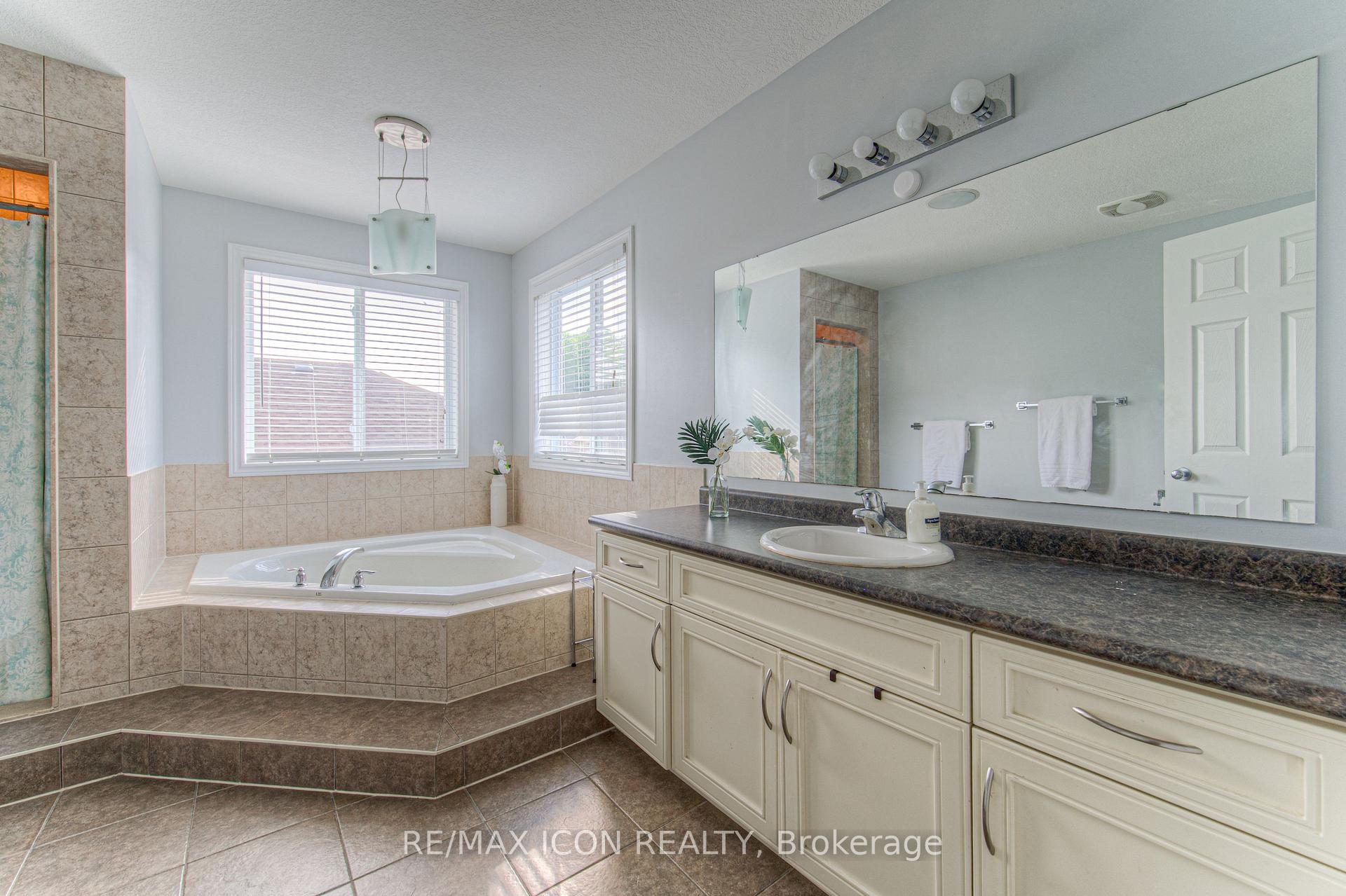 Photo 25 of 139 Pebblecreek Drive, Kitchener, Grand River South — HOMEH
