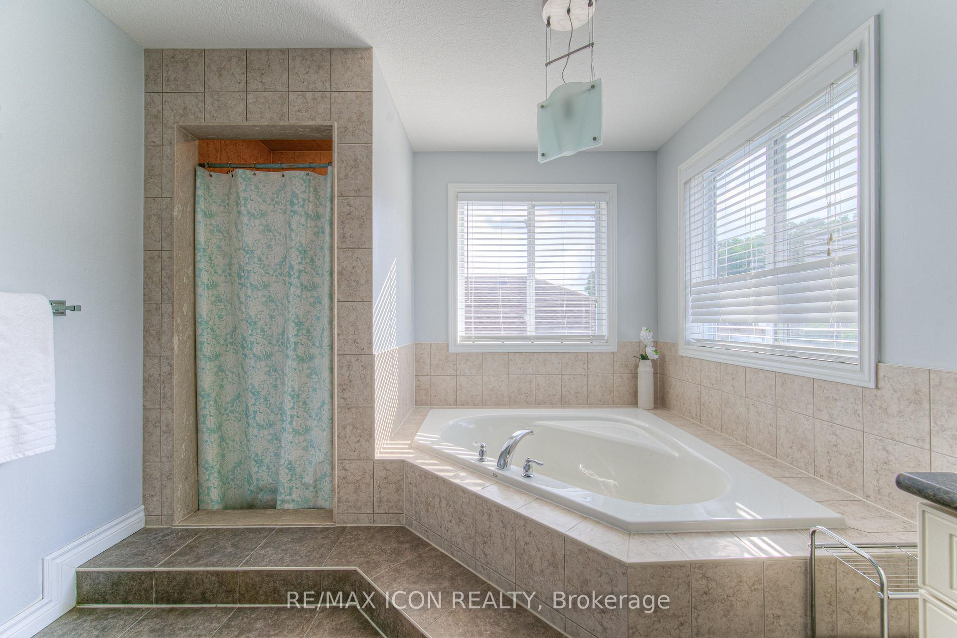 Photo 26 of 139 Pebblecreek Drive, Kitchener, Grand River South — HOMEH