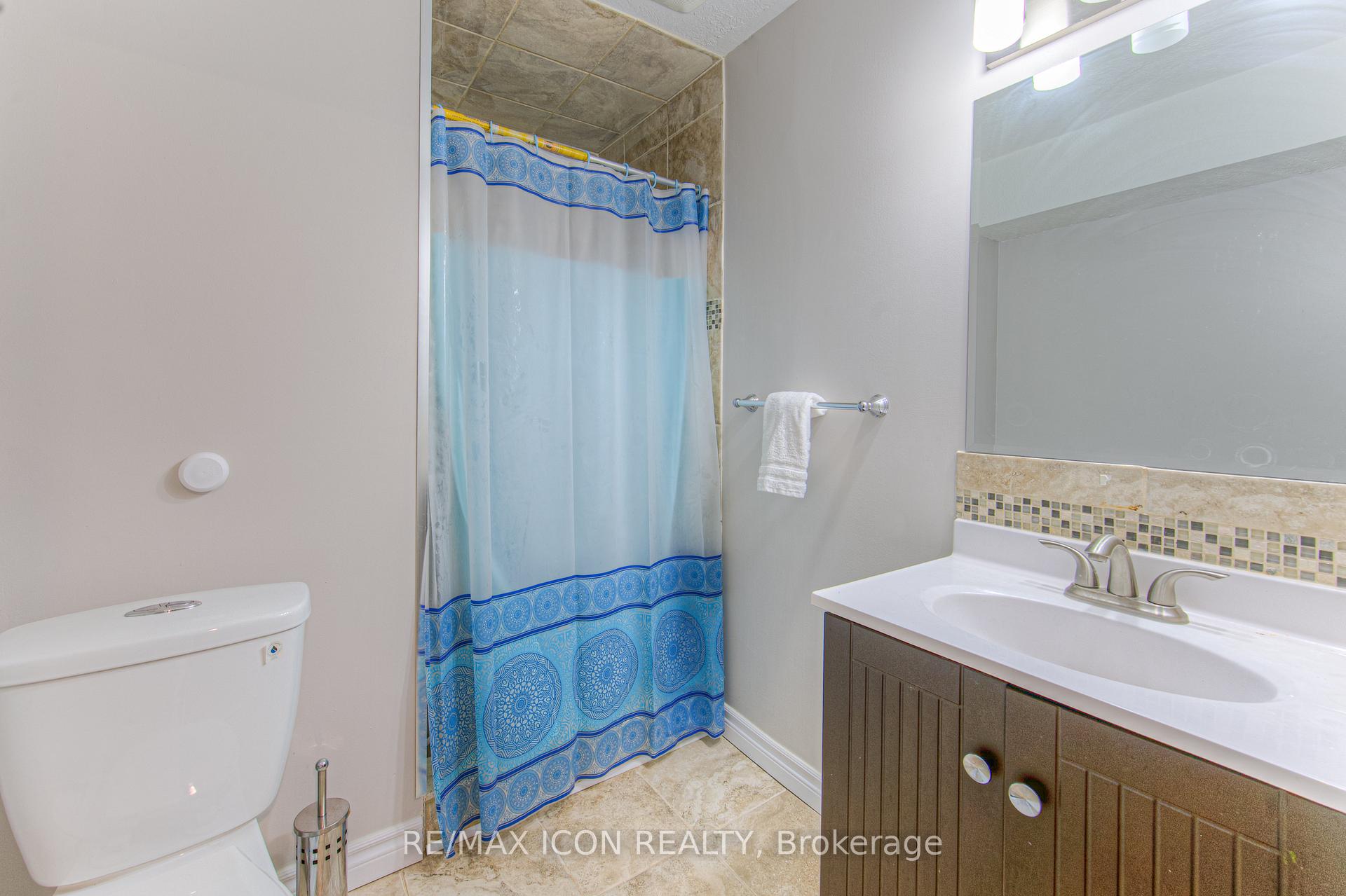 Photo 35 of 139 Pebblecreek Drive, Kitchener, Grand River South — HOMEH