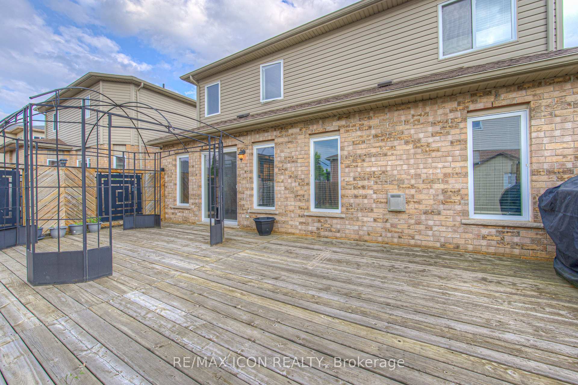 Photo 36 of 139 Pebblecreek Drive, Kitchener, Grand River South — HOMEH