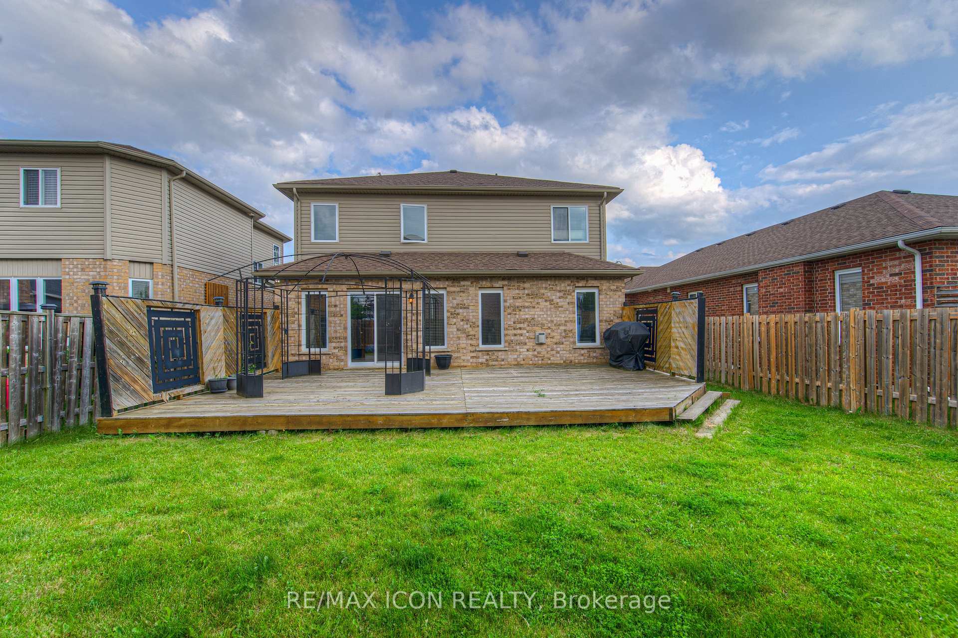 Photo 39 of 139 Pebblecreek Drive, Kitchener, Grand River South — HOMEH
