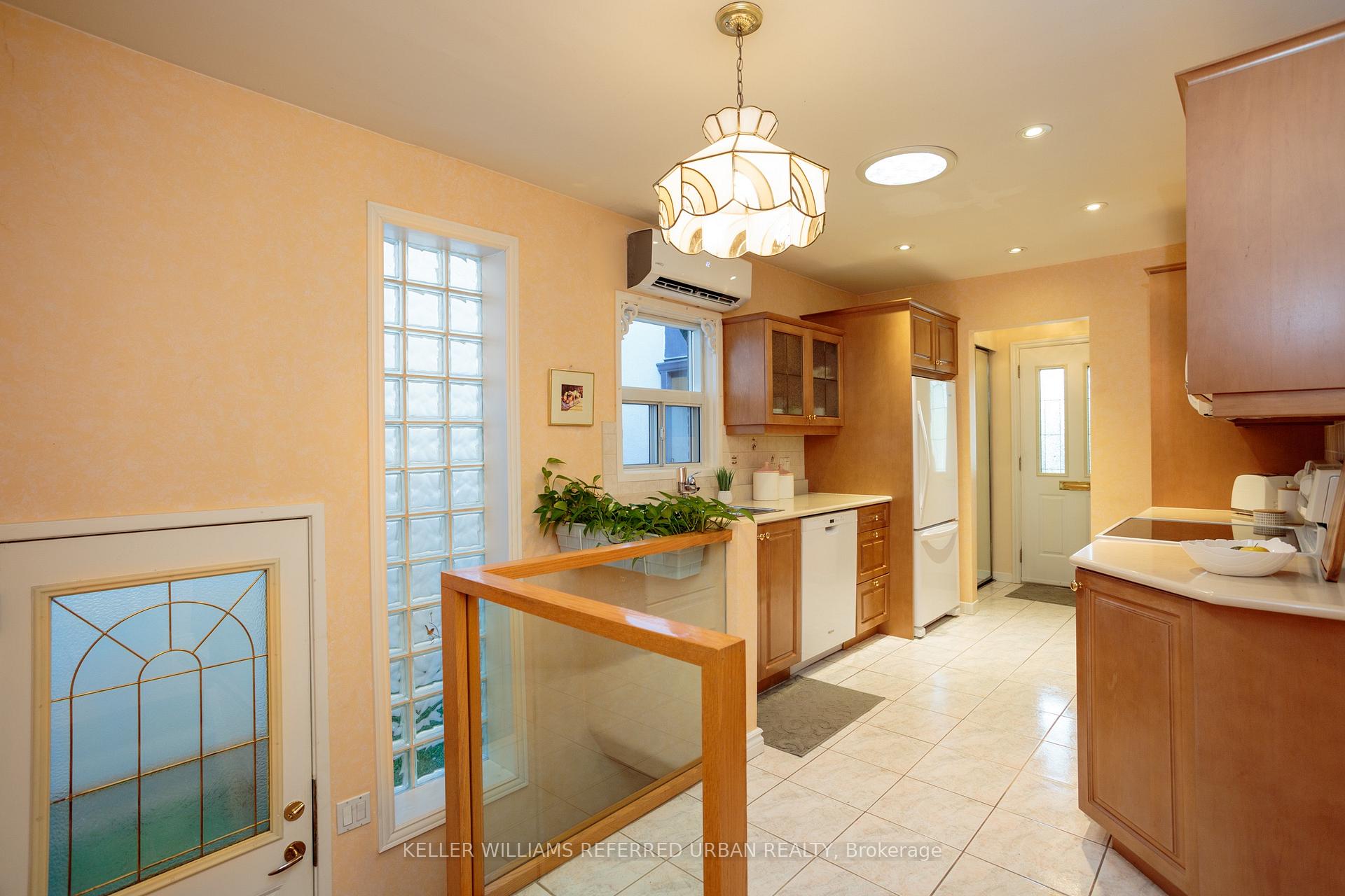 Photo 8 of 345 Moore Avenue, Toronto, Leaside — HOMEH
