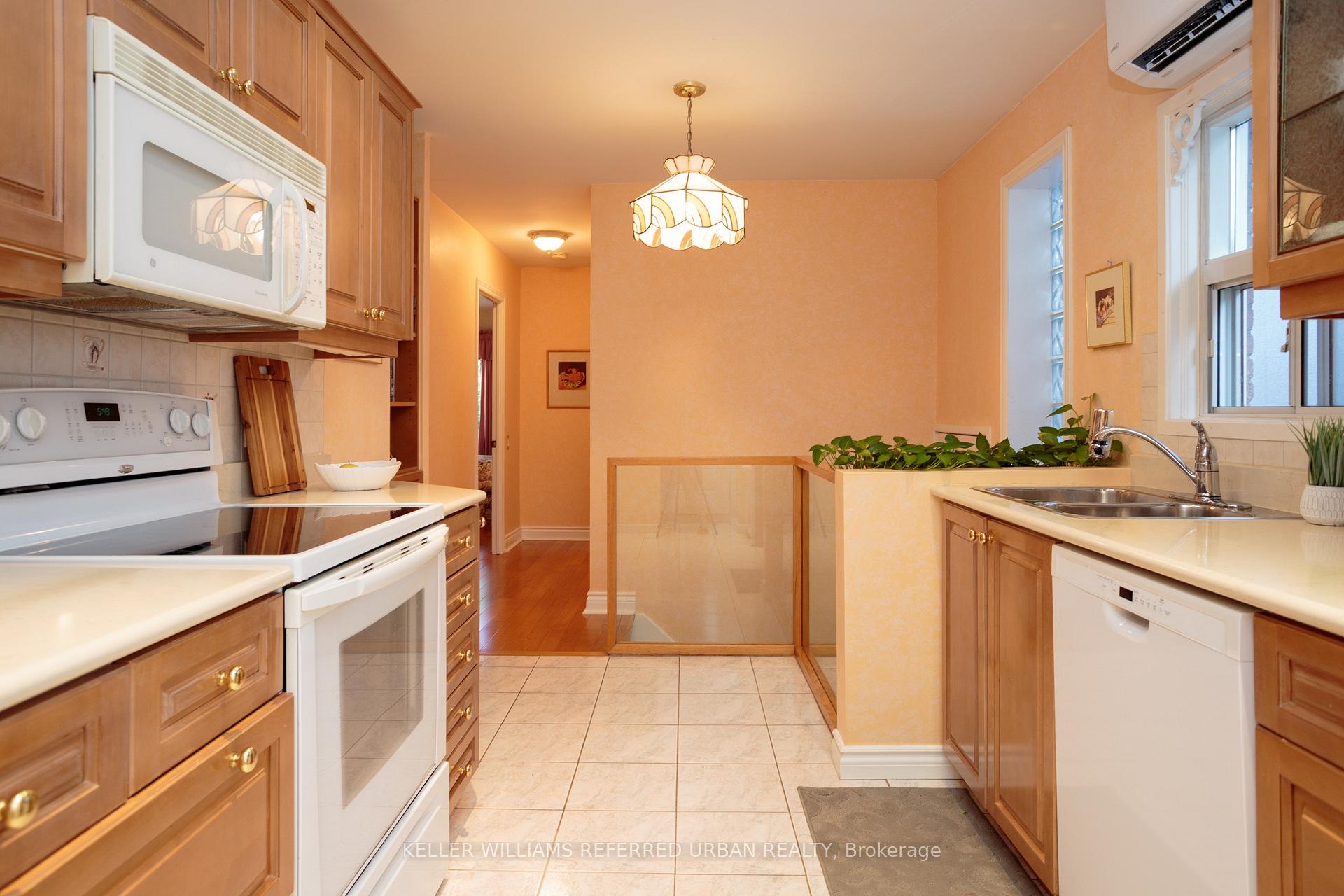 Photo 10 of 345 Moore Avenue, Toronto, Leaside — HOMEH
