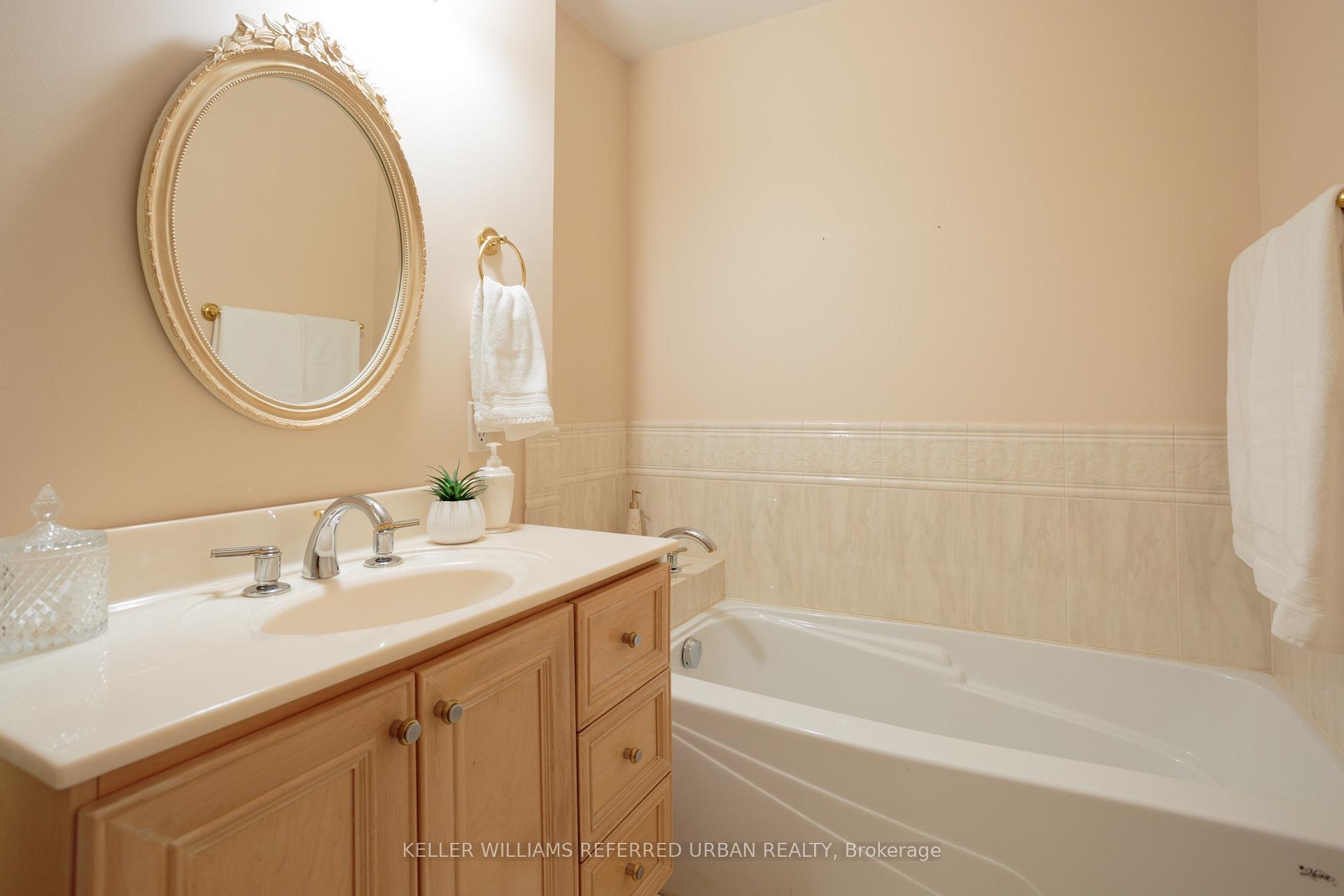 Photo 17 of 345 Moore Avenue, Toronto, Leaside — HOMEH