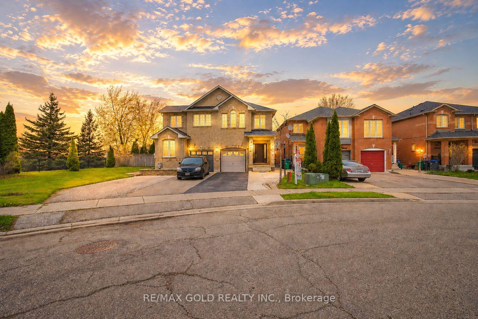Photo 2 of 44 Baha Crescent, Brampton, Fletcher's Meadow — HOMEH
