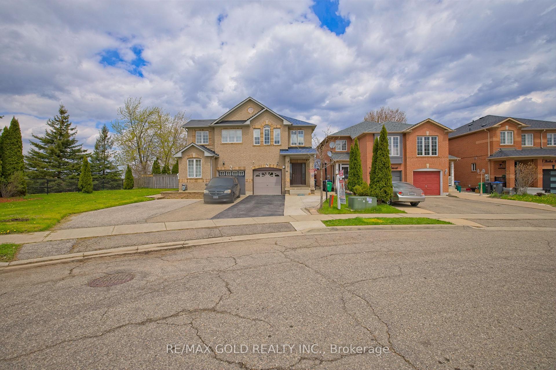 Photo 6 of 44 Baha Crescent, Brampton, Fletcher's Meadow — HOMEH
