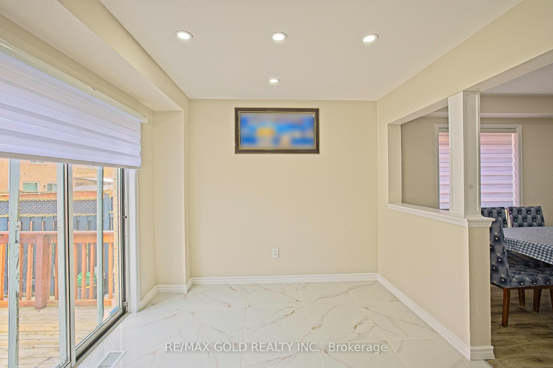 Photo 13 of 44 Baha Crescent, Brampton, Fletcher's Meadow — HOMEH
